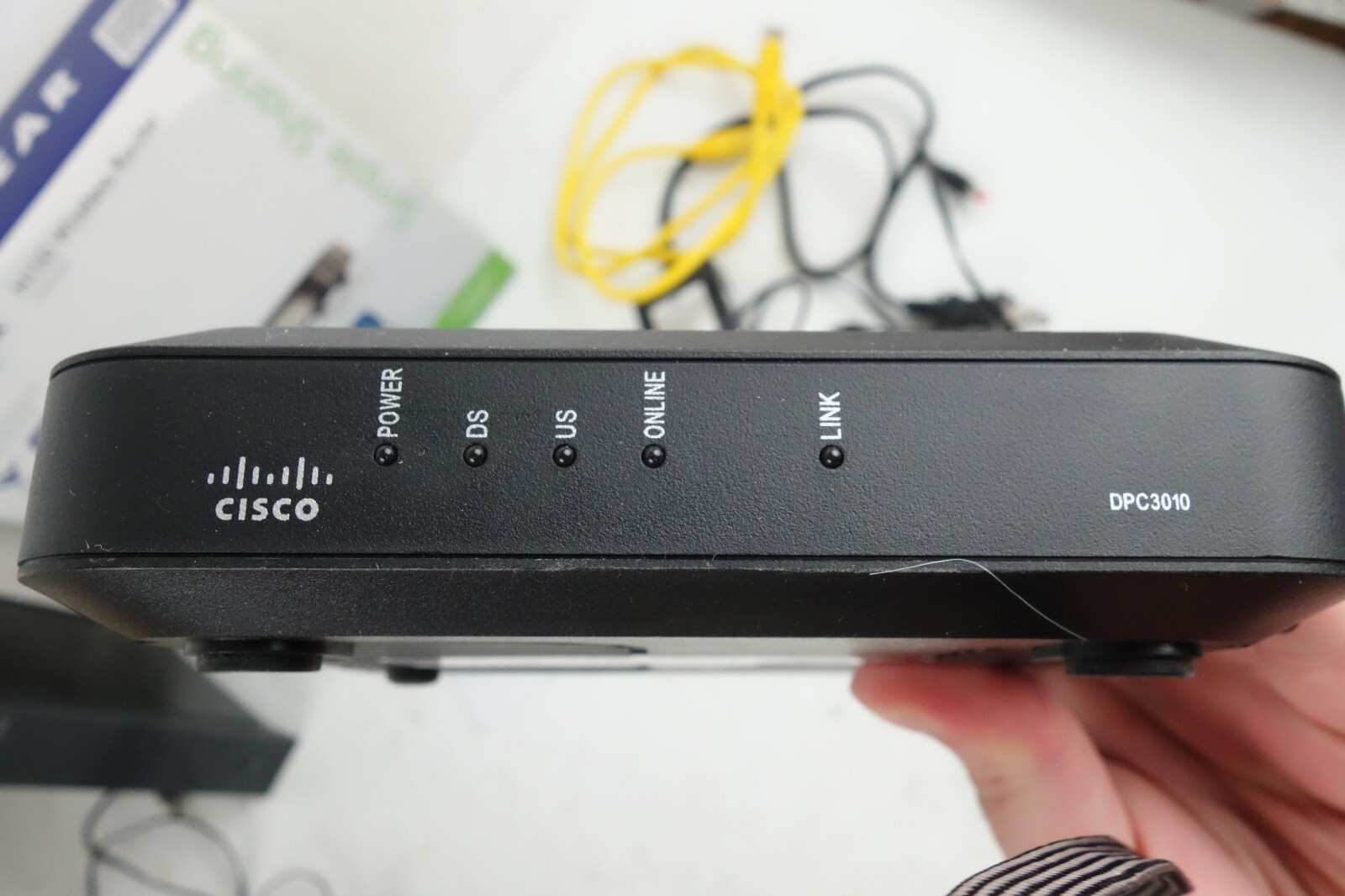 (2) NETGEAR WIRELESS ROUTERS +Cisco DPC3010 DOCSIS 3.0 Cable Modem