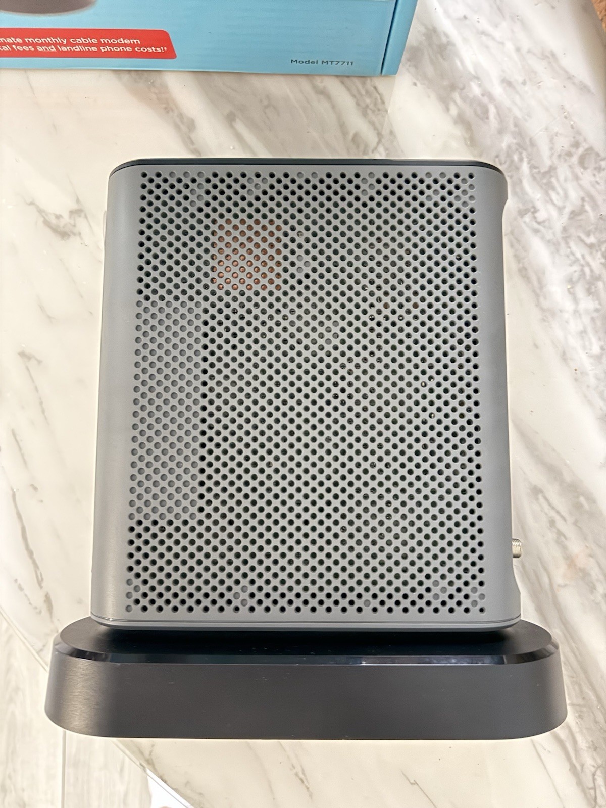 Motorola MT7711 24X8 Cable Modem and AC1900 Dual Band Wi-Fi Gigabit Router NEW