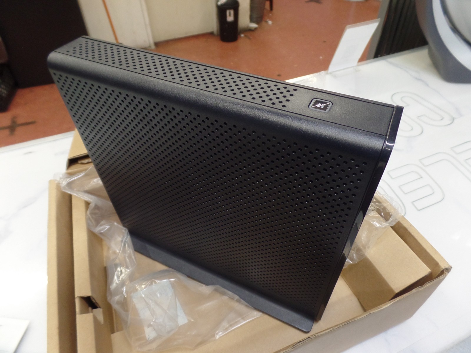 ARRIS Touchstone TG2472G DOCSIS 3.0 Wi-Fi Moca Dual-Band Telephony Cable Modem