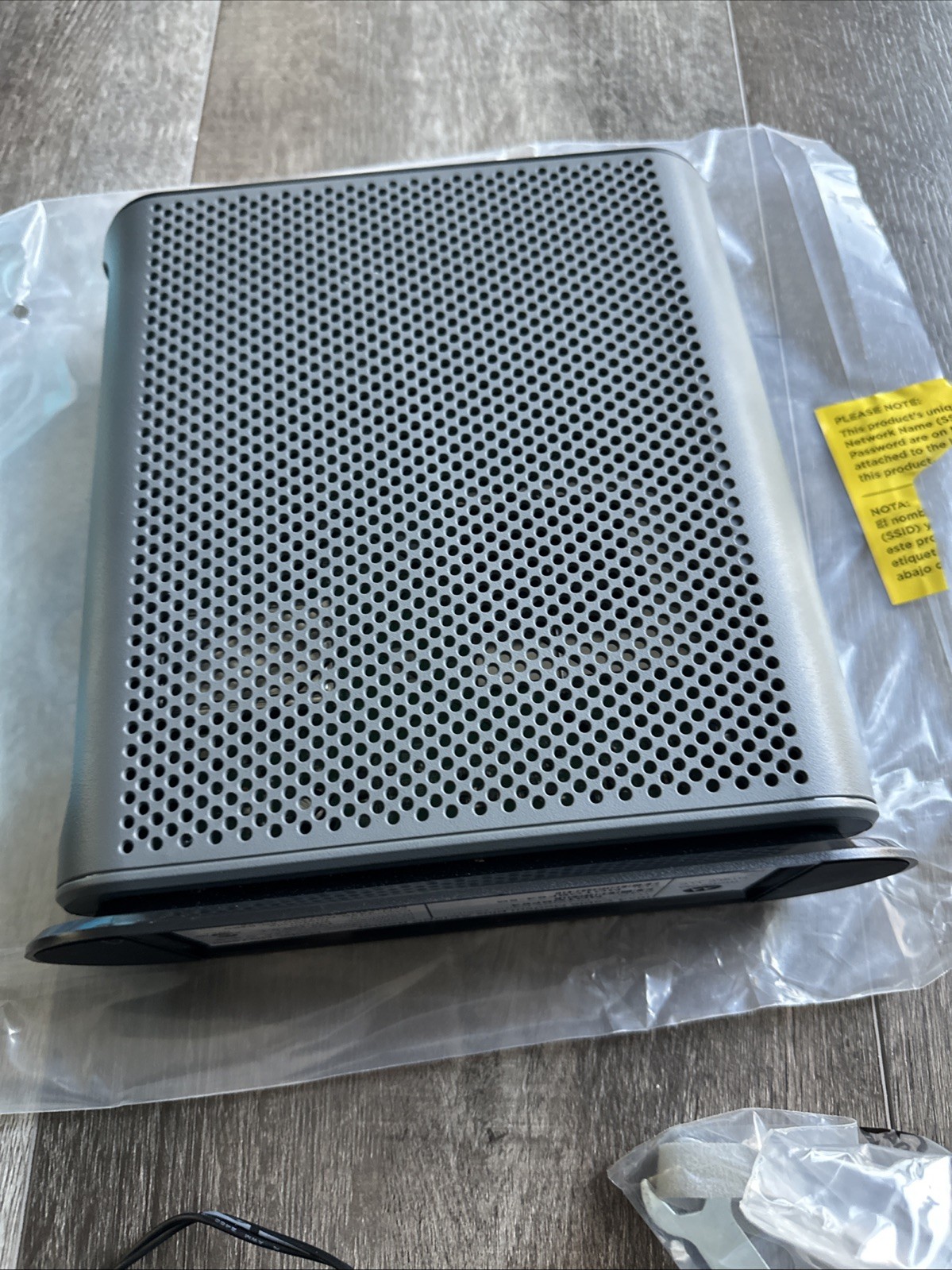 Motorola MG7550 16×4 DOCSIS 3.0 Cable Modem Plus AC1900 WiFi Router – New Sealed