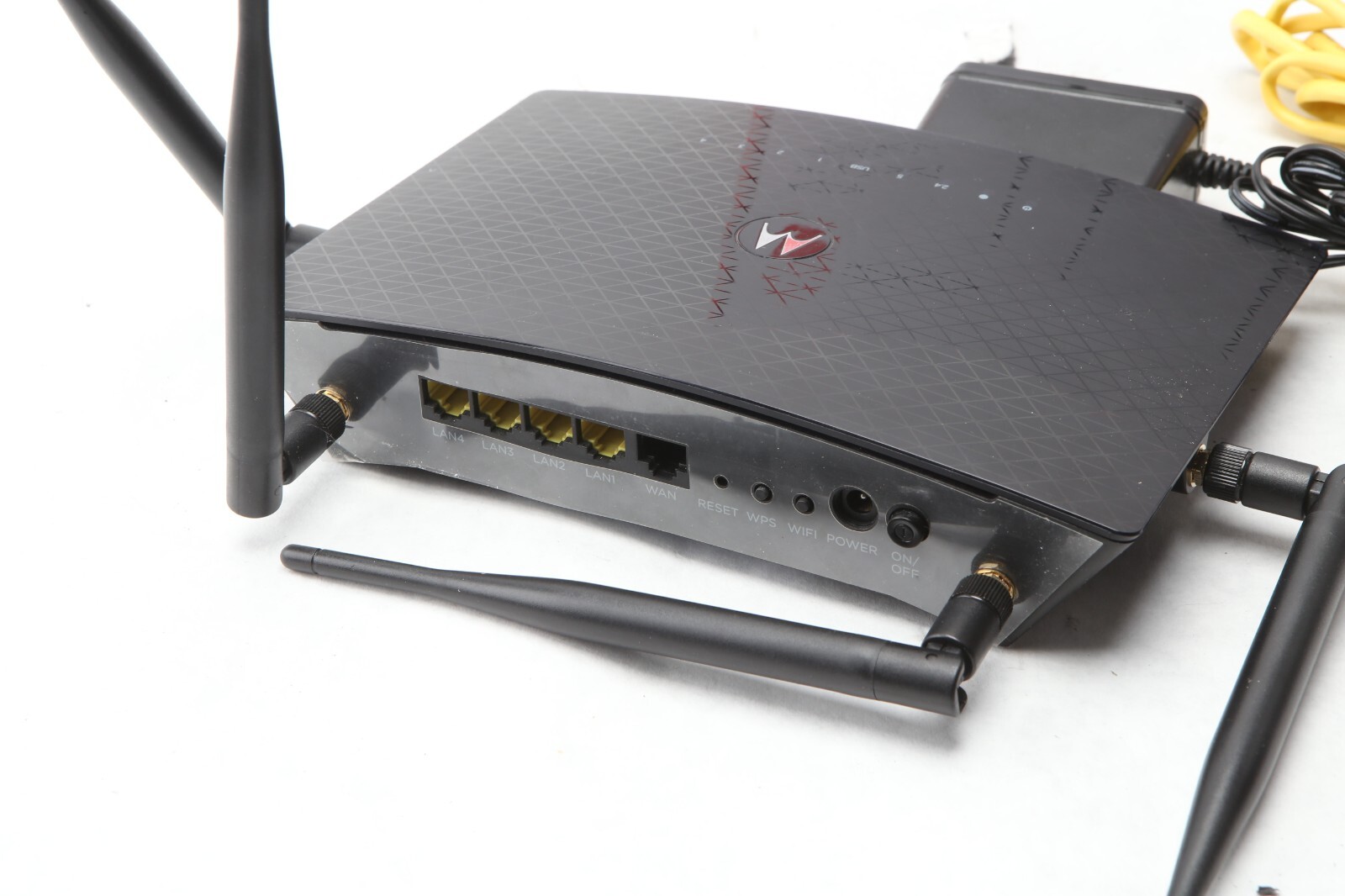 MOTOROLA AC2600 4×4 WiFi Smart Gigabit Router Extended Range Model MR2600 O23