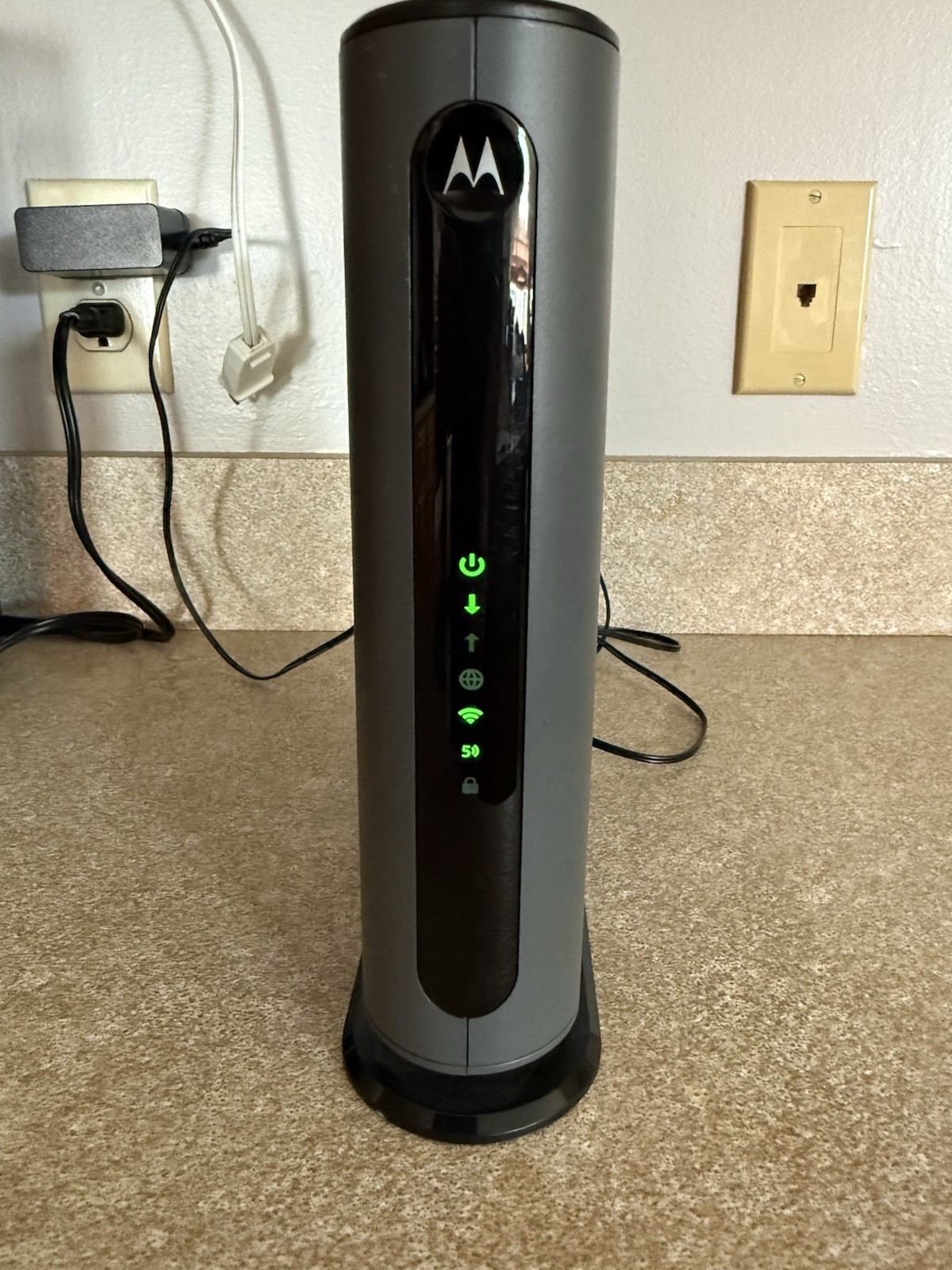 Motorola MG7540-10 16×4 Cable Modem – Black