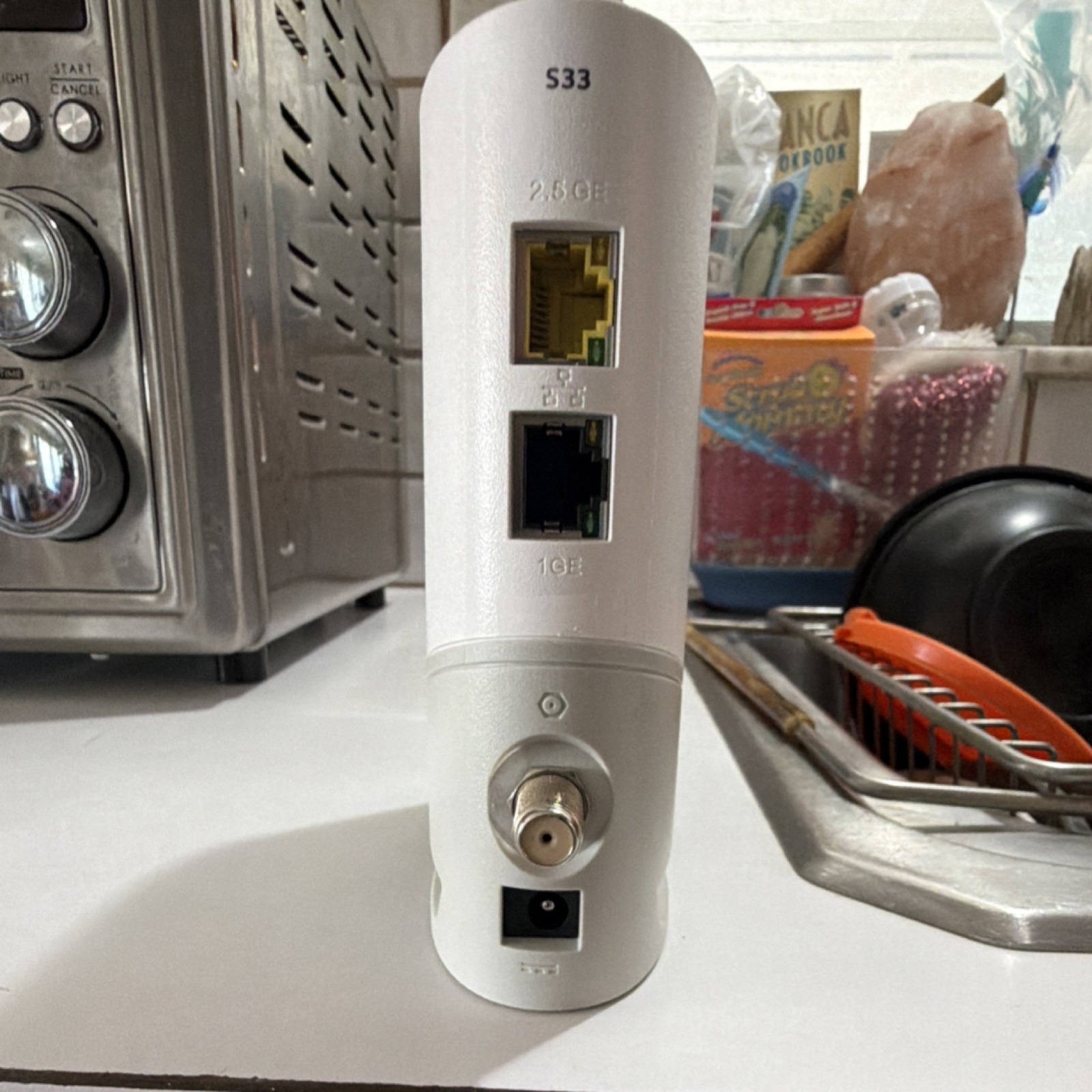 ARRIS SURFboard S33v2 DOCSIS 3.1 Cable Modem 2.5 Gbps 2 Ethernet Ports White