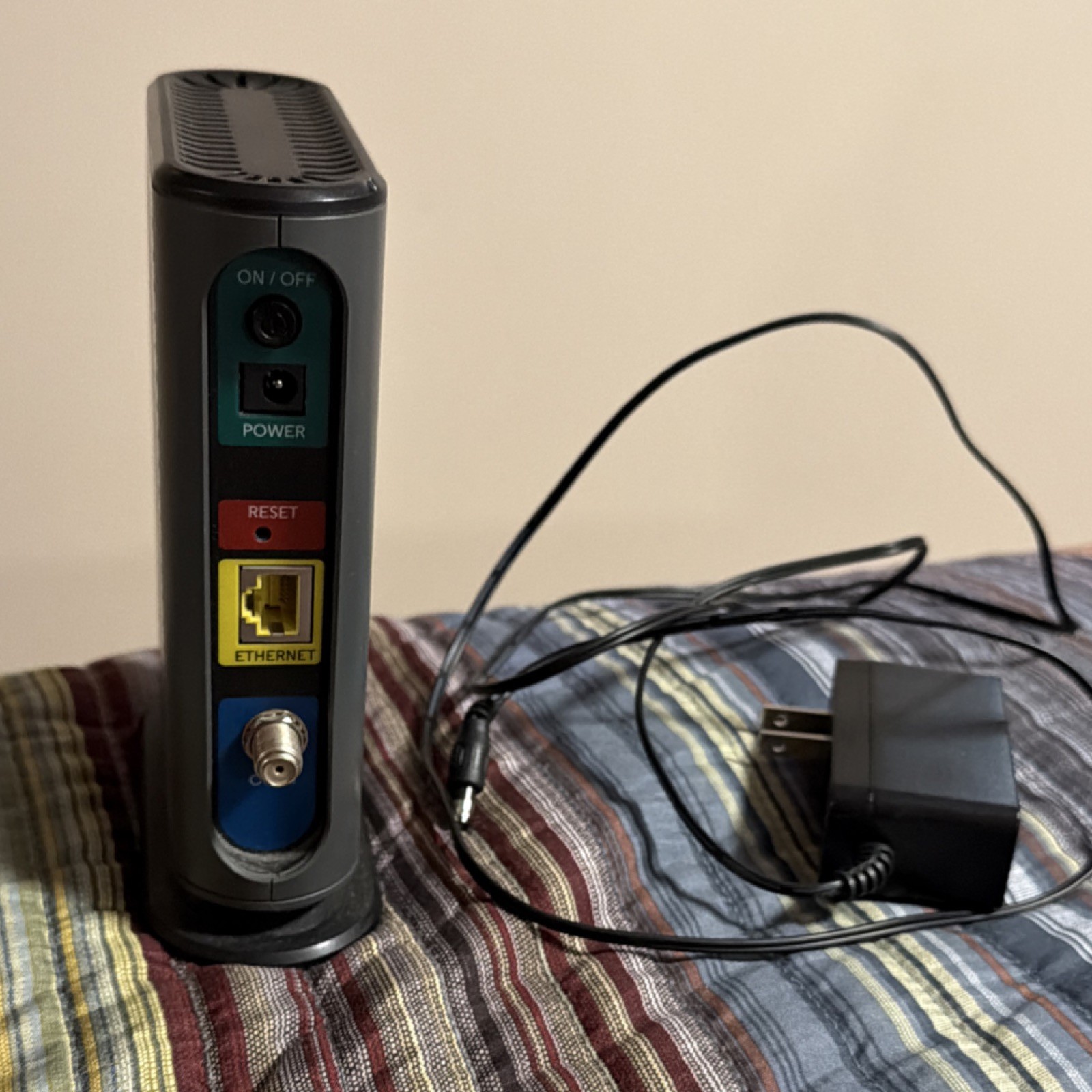 Motorola MB7220 DOCSIS 3.0 Cable Modem Black Cable Modems & Routers Model MB7220