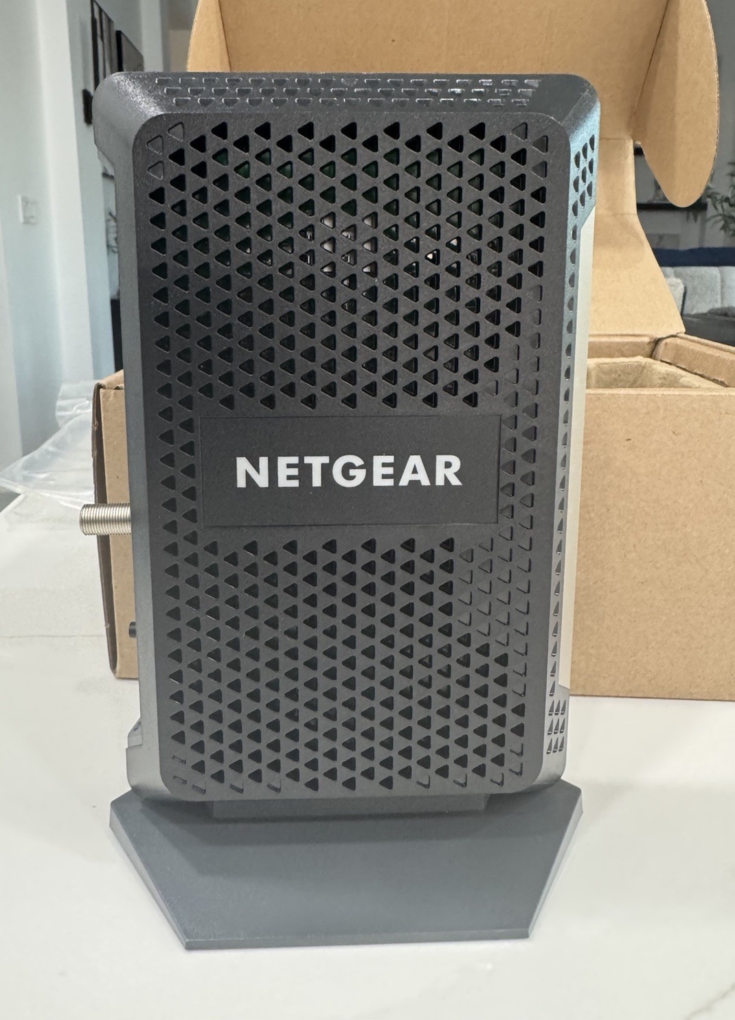 *Read* Netgear Nighthawk CM1000V2 Ultra-High Speed Modem DOCSIS 3.1 refurbished