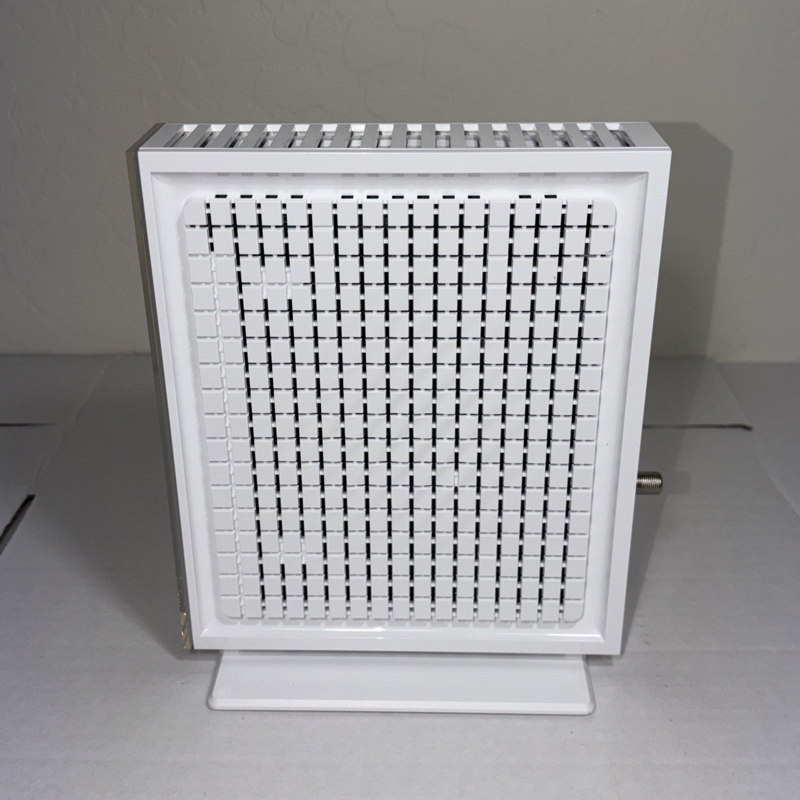 Hitron CODA56 DOCSIS 3.1 Cable Modem 2.5Gbps White – Open Box