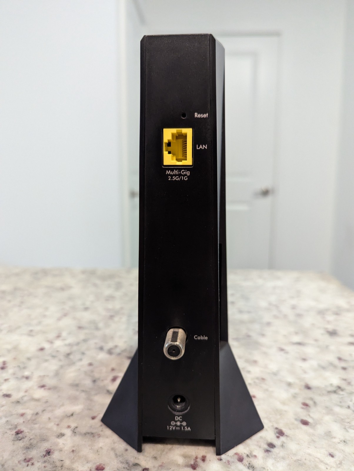 NETGEAR Nighthawk CM2000 DOCSIS 3.1 Multi-Gig 2.5Gbps Cable Modem