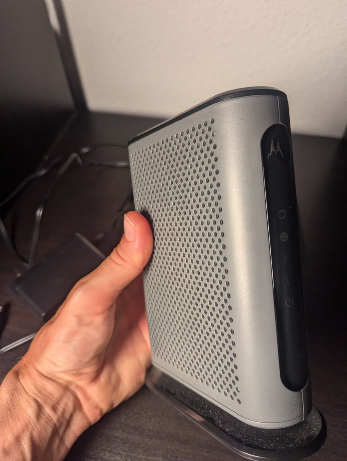 Motorola MB7420 16×4 High Speed ​​Cable Modem – Includes Power Cable – Powers On