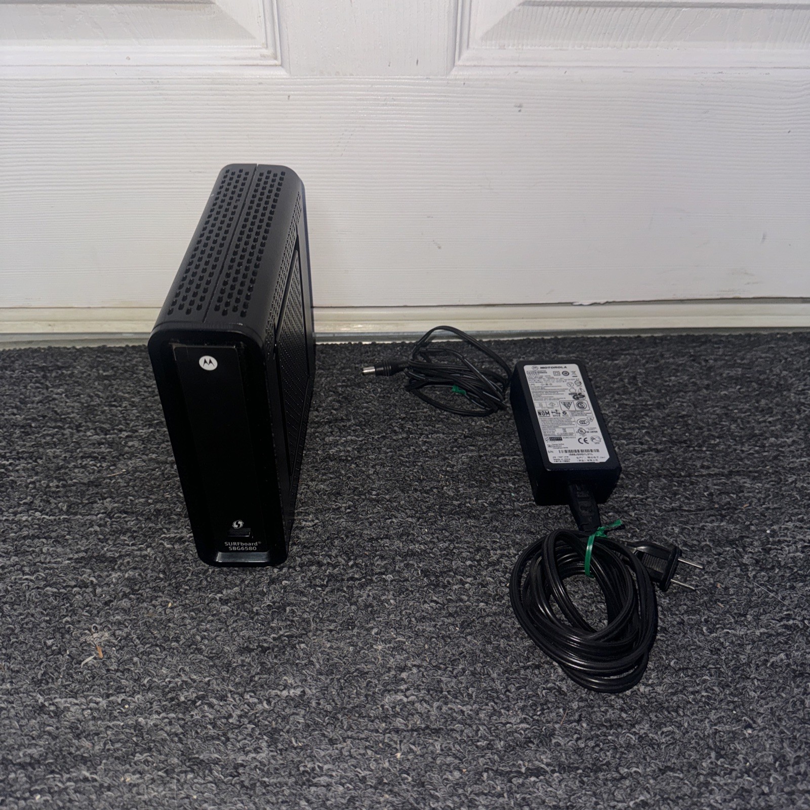 Motorola ARRIS SURFboard SBG6580 Cable Modem + Wi-Fi Router N300 With Power Cord