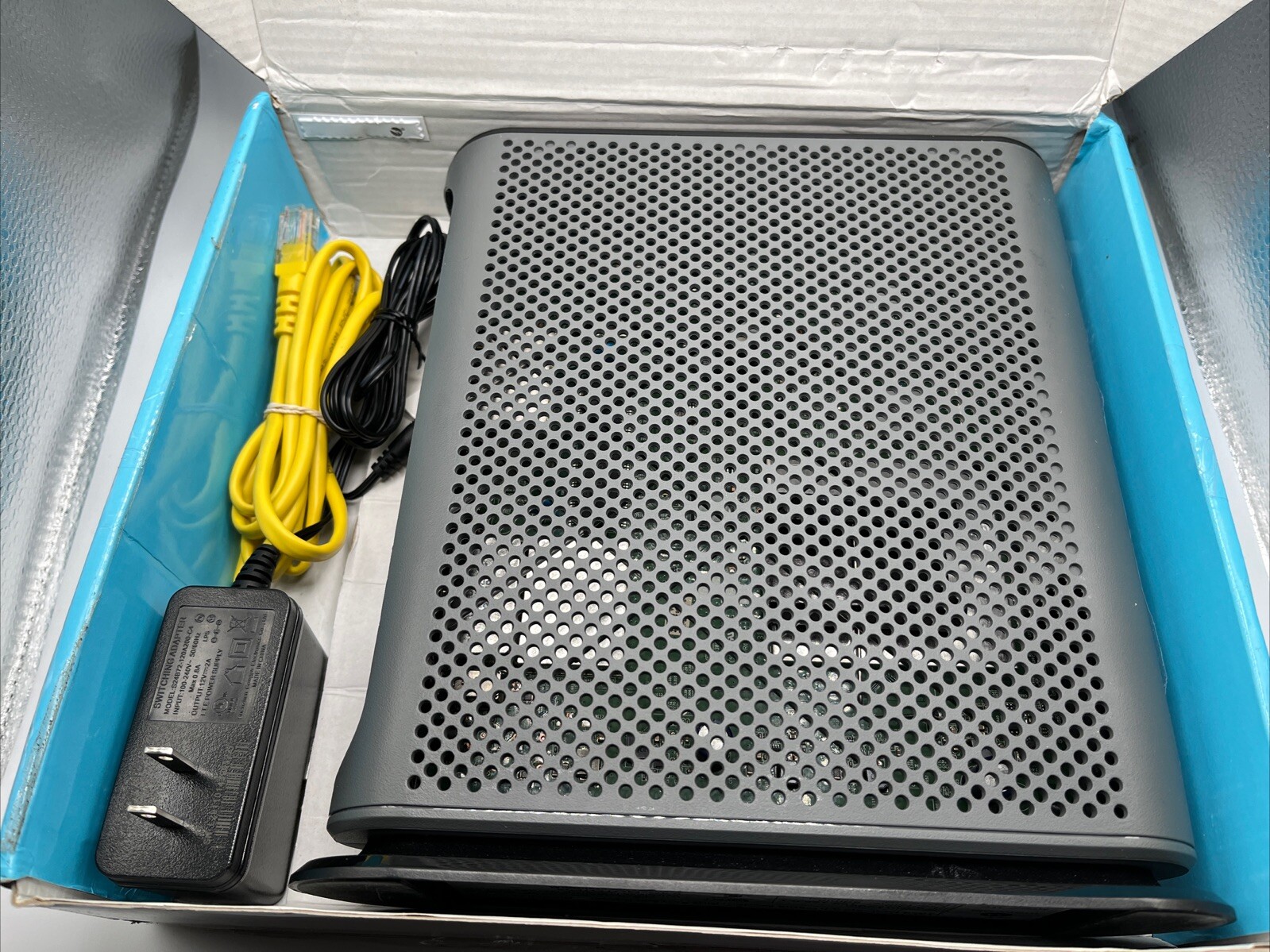 Motorola – AC Dual-Band Wi-Fi Router with 16 x 4 Modem Black/Grey MG7540-10