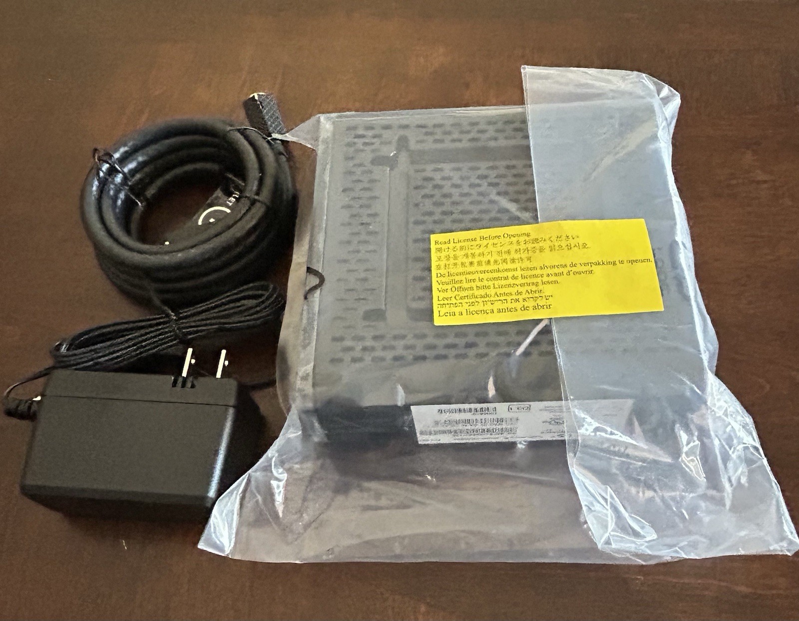 ARRIS Touchstone CM8200A DOCSIS 3.1 Cable Modem 1Gbps w/ Power Adapter and Coax