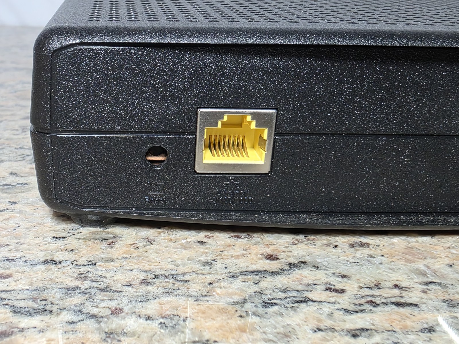 ARRIS Model: CM820A TC00DLD820 CM820A/NA DOCSIS 3.0 Cable Modem w/ Power Cord