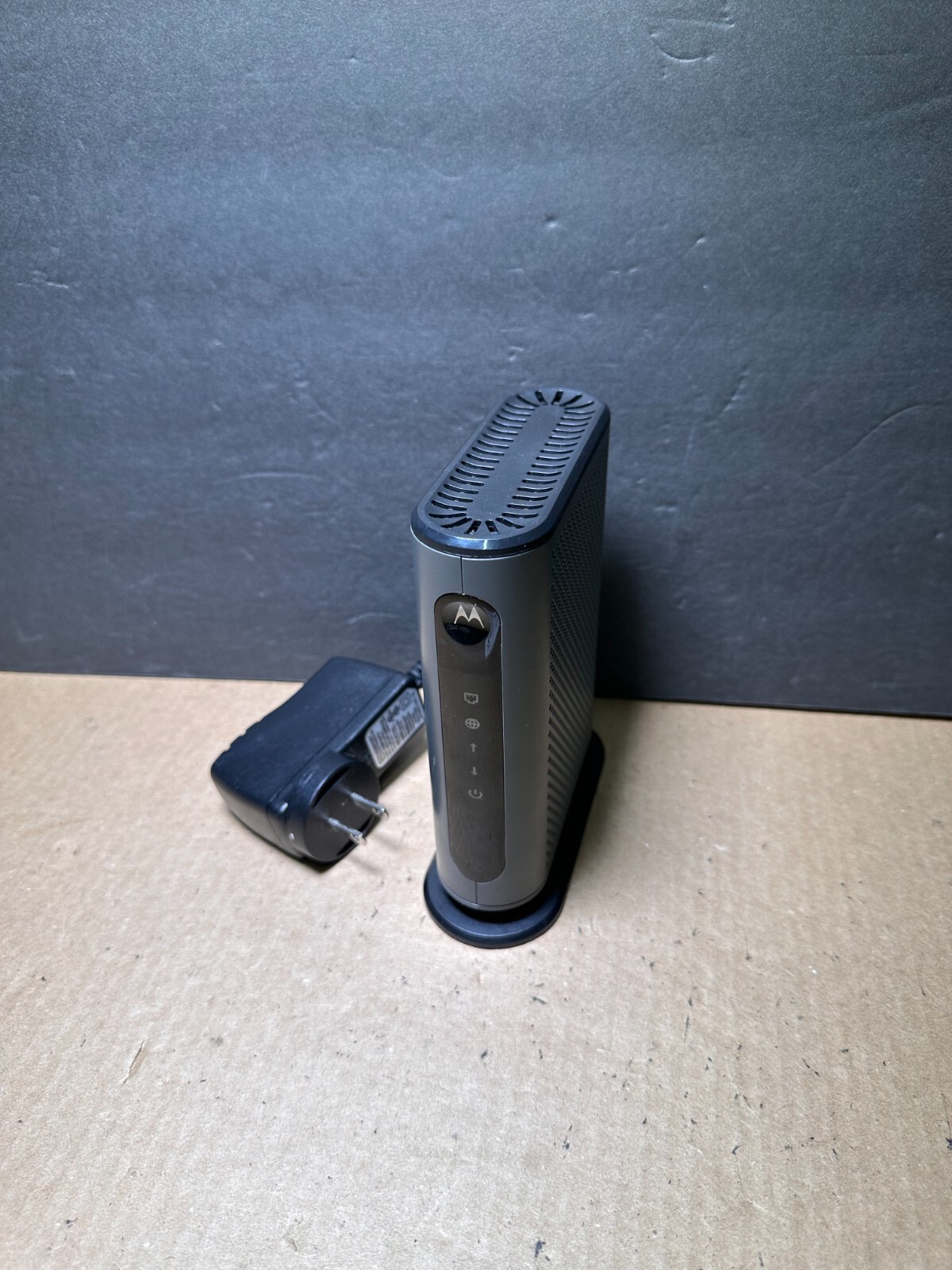 Motorola MB7220 Black 343 Mbps DOCSIS 3.0 8×4 Channel Bonding Cable Modem