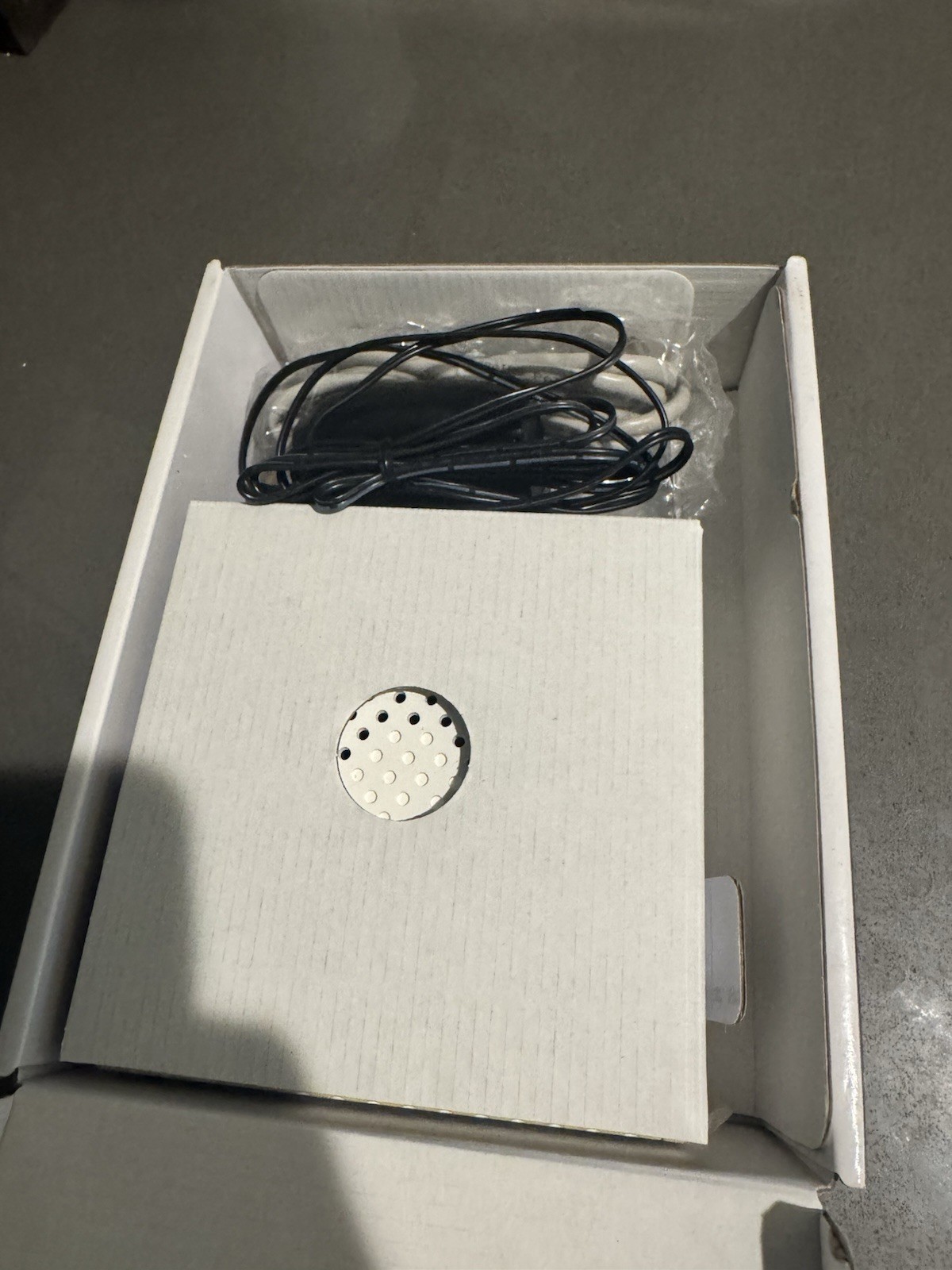 ARRIS SB6183 686 Mbps Cable Modem, White – Tested and Working w/ Box