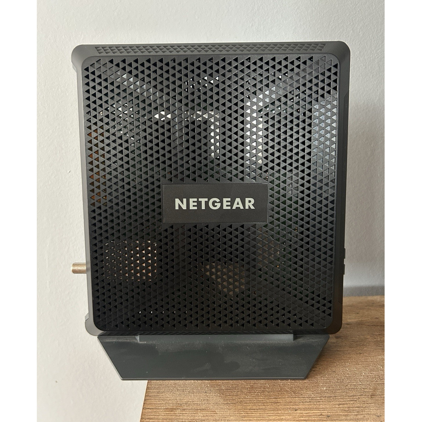 NETGEAR C7000v2 AC1900 Dual-Band Cable Modem WiFi Router