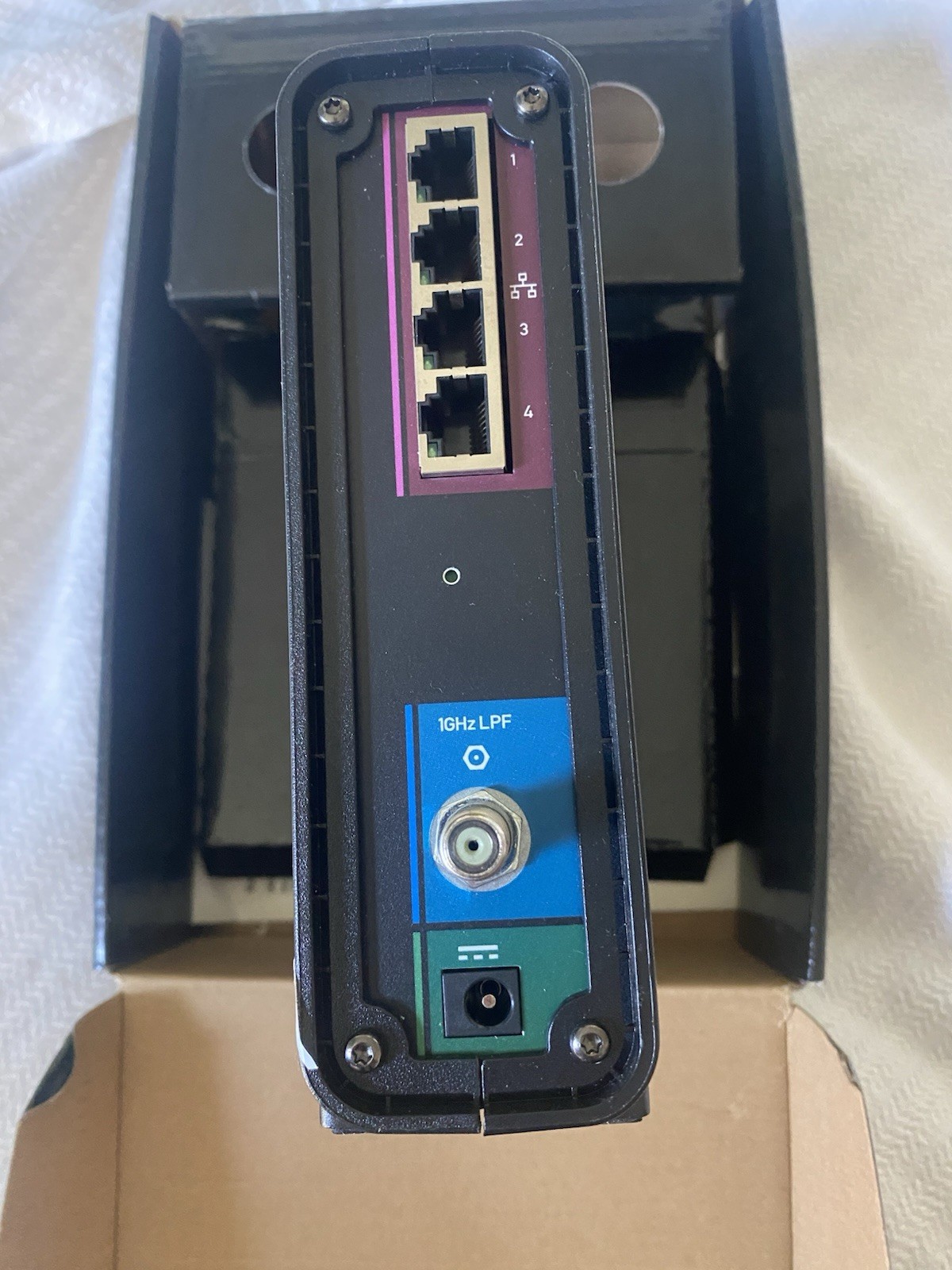 ARRIS Motorola SURFboard SBG6580 Modem & Wi-Fi Router N300 Dual Band w/ Adapter