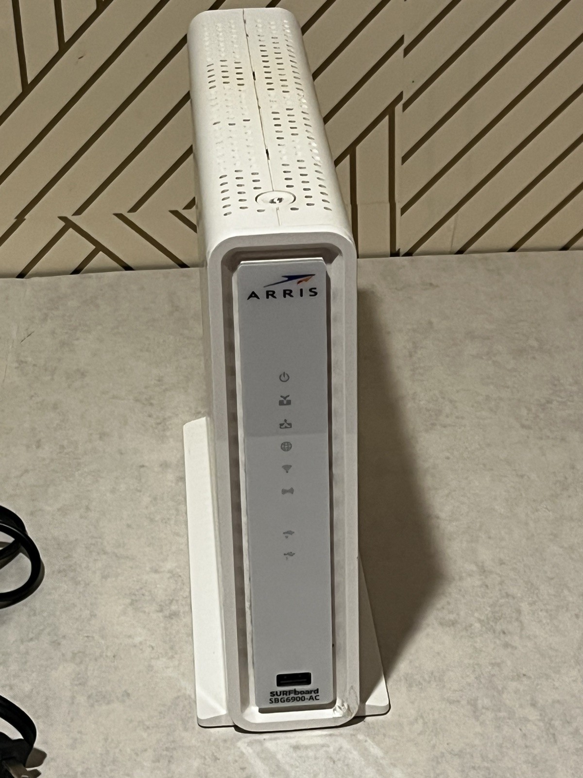 Motorola MT7711 24×8 Cable Modem plus AC1900 WiFi Router