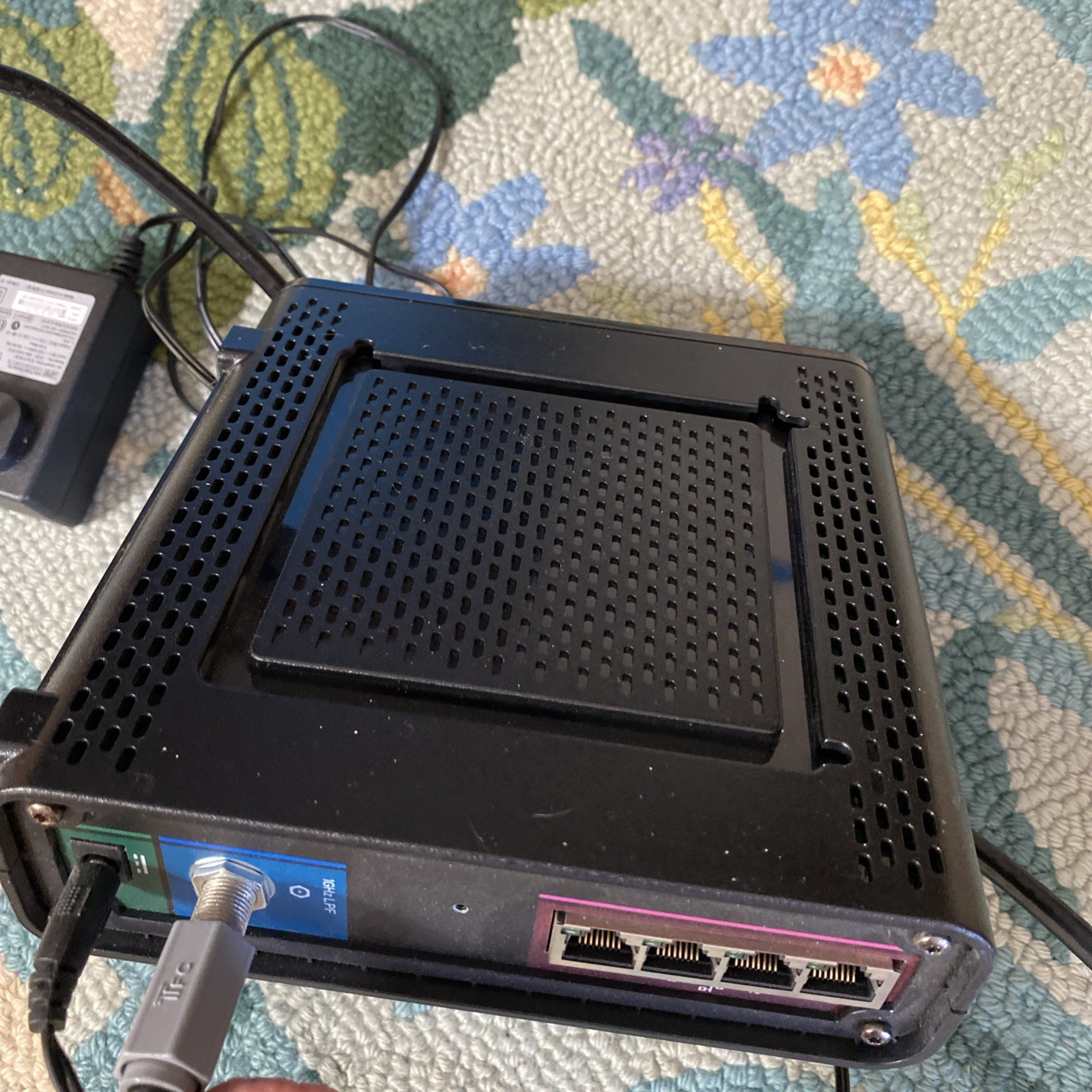 Motorola ARRIS SURFboard SBG6580 DOCSIS 3.0 Cable Modem Wi-Fi Dual Band Router