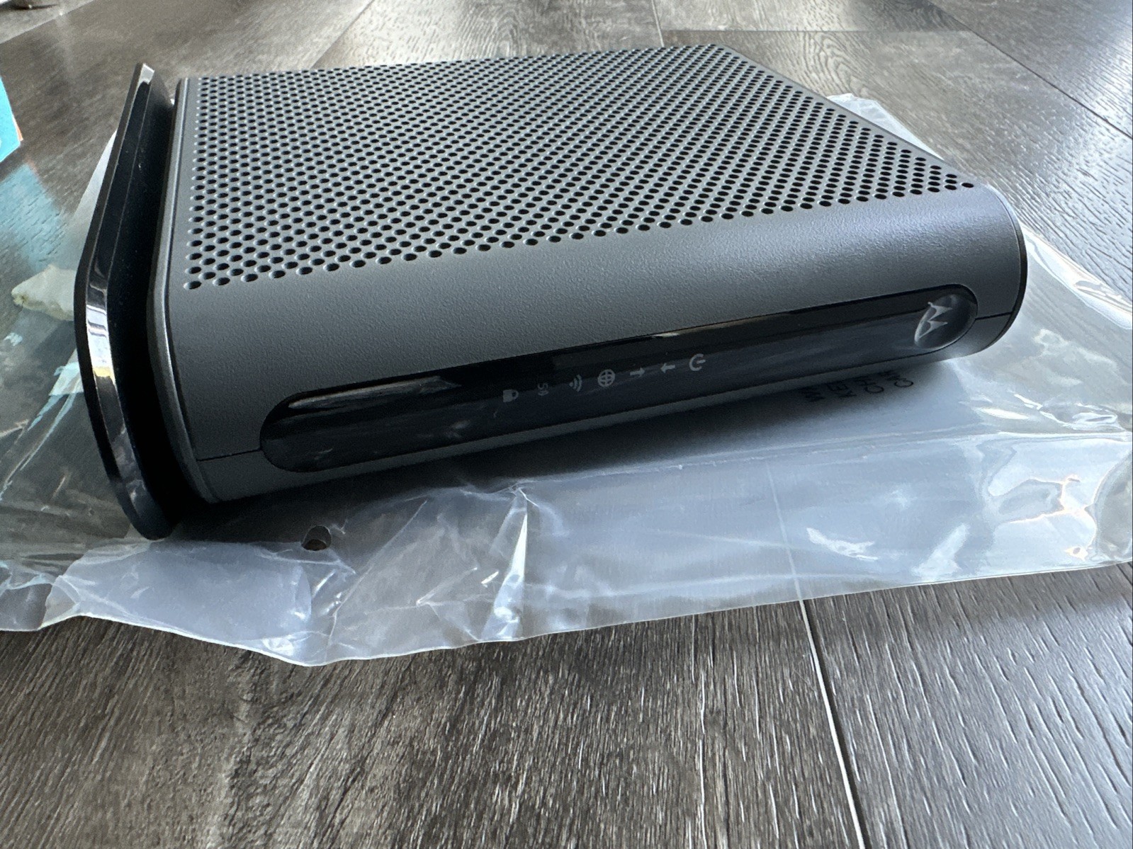 Motorola MG7550 16×4 DOCSIS 3.0 Cable Modem Plus AC1900 WiFi Router – New Sealed