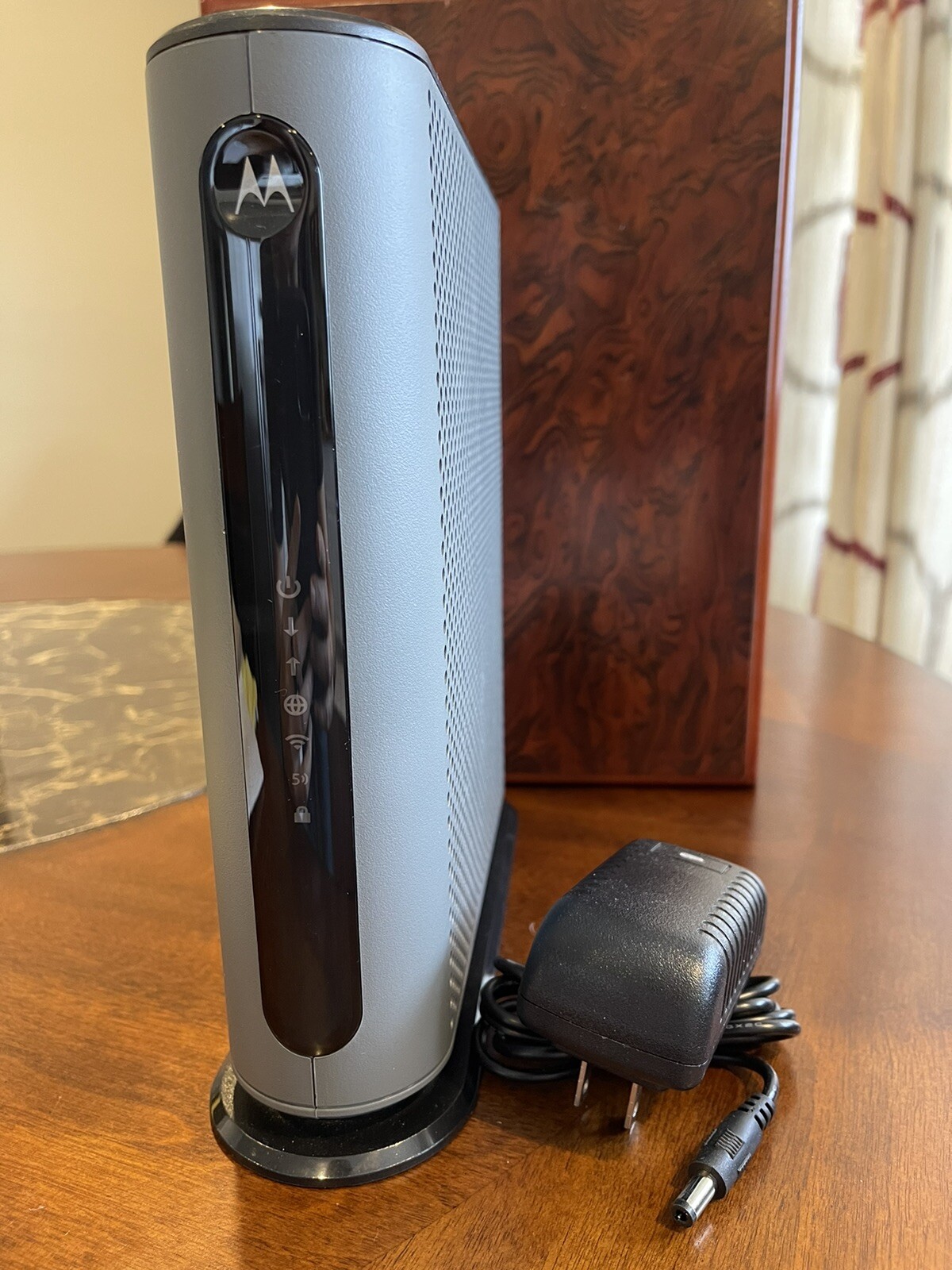 MOTOROLA model MG7550 Cable Modem Plus AC1900 WiFi Gigabit Router