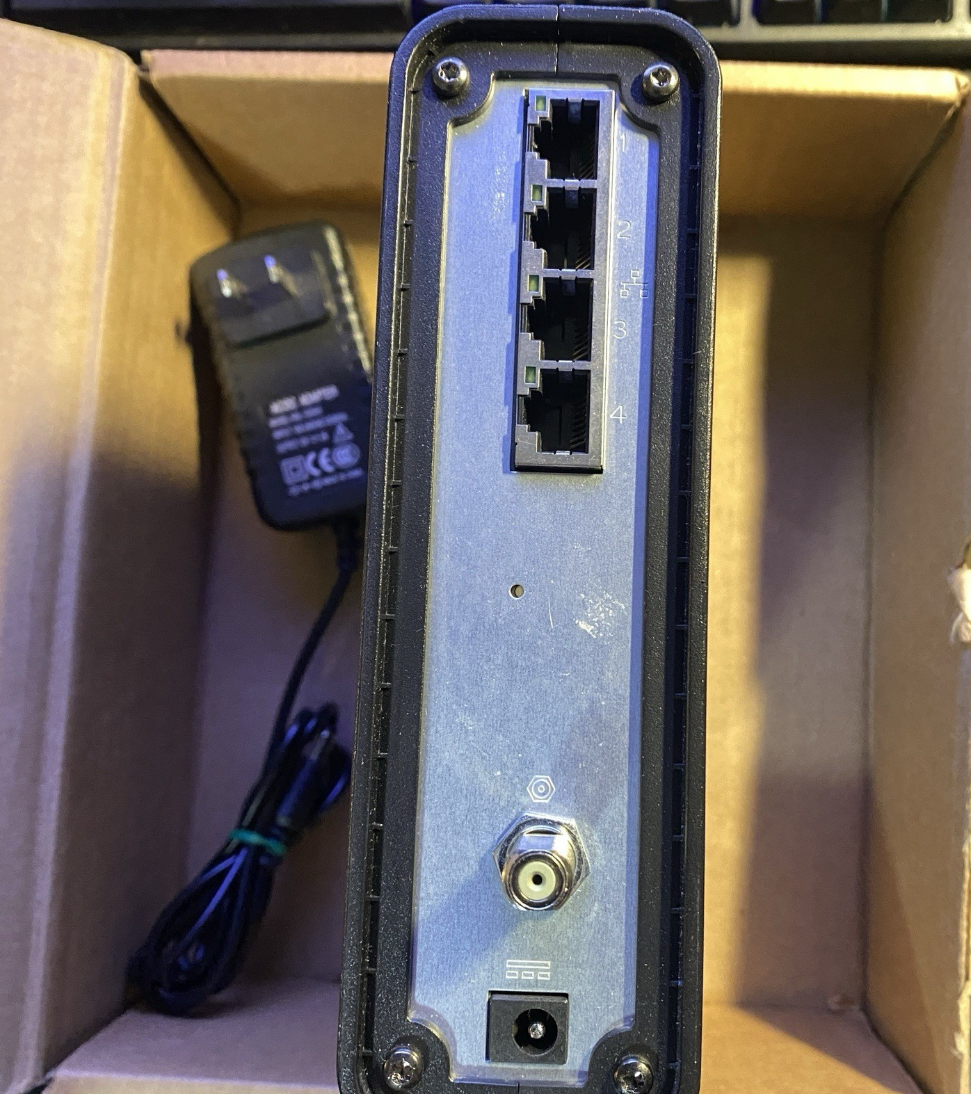 Motorola ARRIS SURFboard SBG6580 DOCSIS 3.0 Cable Modem Wi-Fi Router
