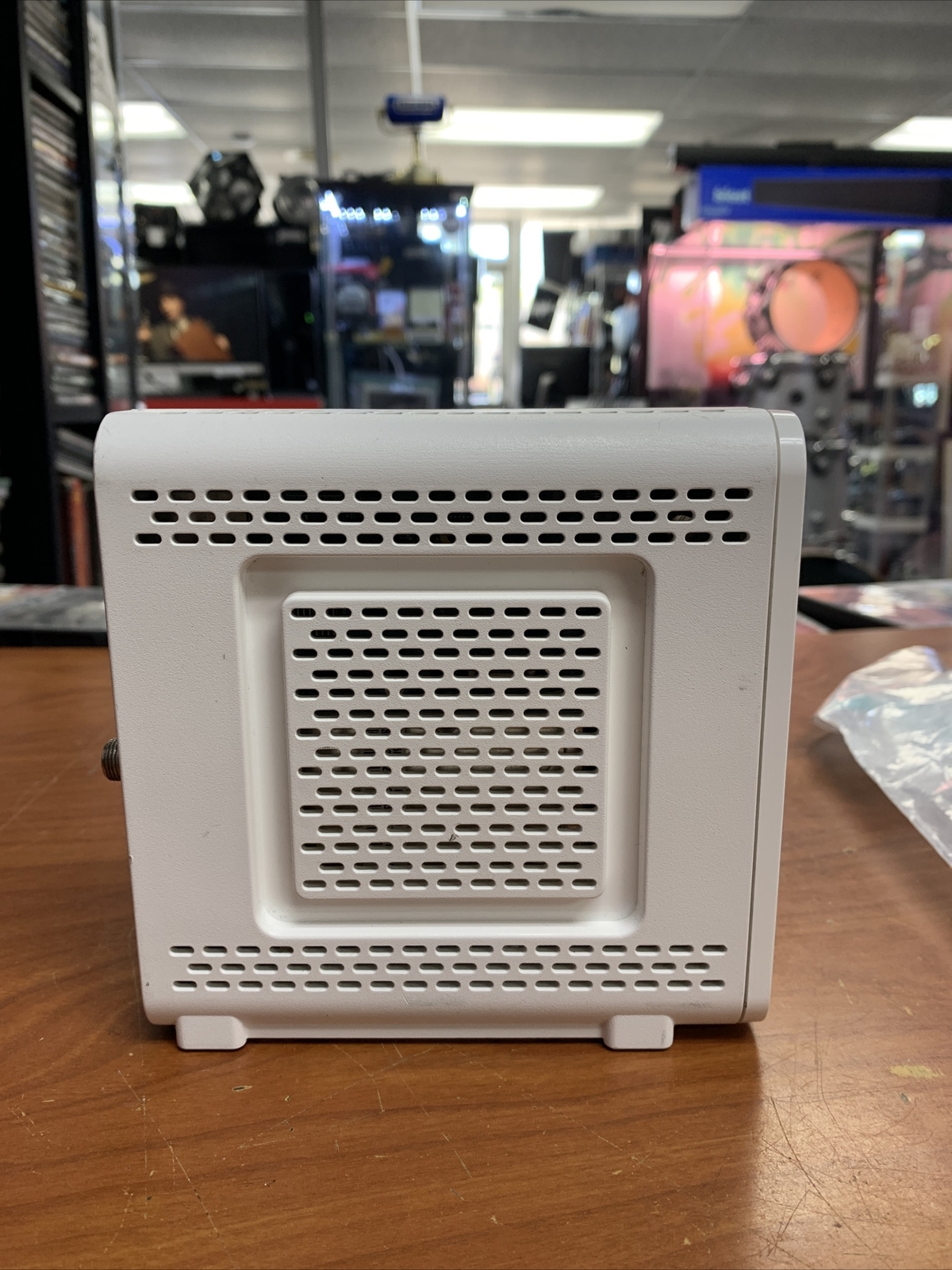 Arris Motorola WHITE SB6141 DOCSIS 3.0 Cable Modem with CAT5 AND AC/ADAPTER