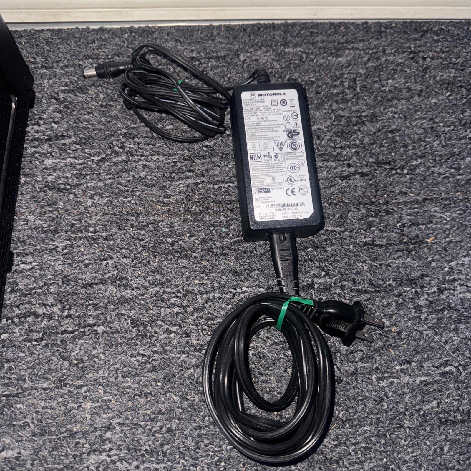 Motorola ARRIS SURFboard SBG6580 Cable Modem + Wi-Fi Router N300 With Power Cord