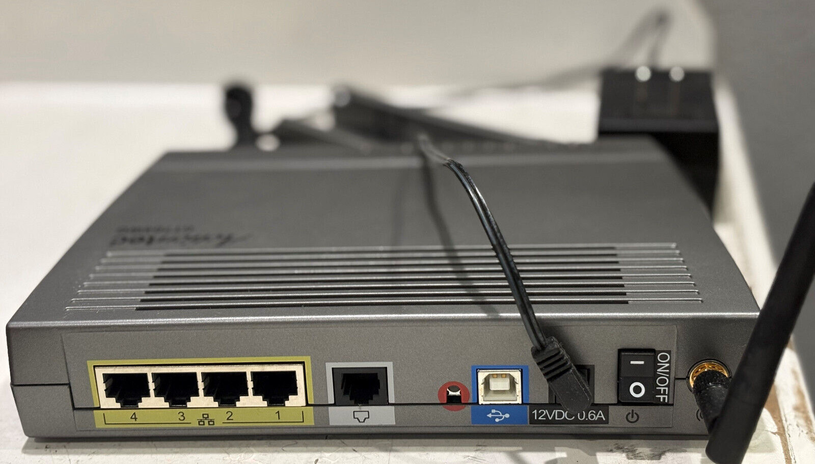 Actiontec GT704WG Wireless DSL Ethernet Router with power supply