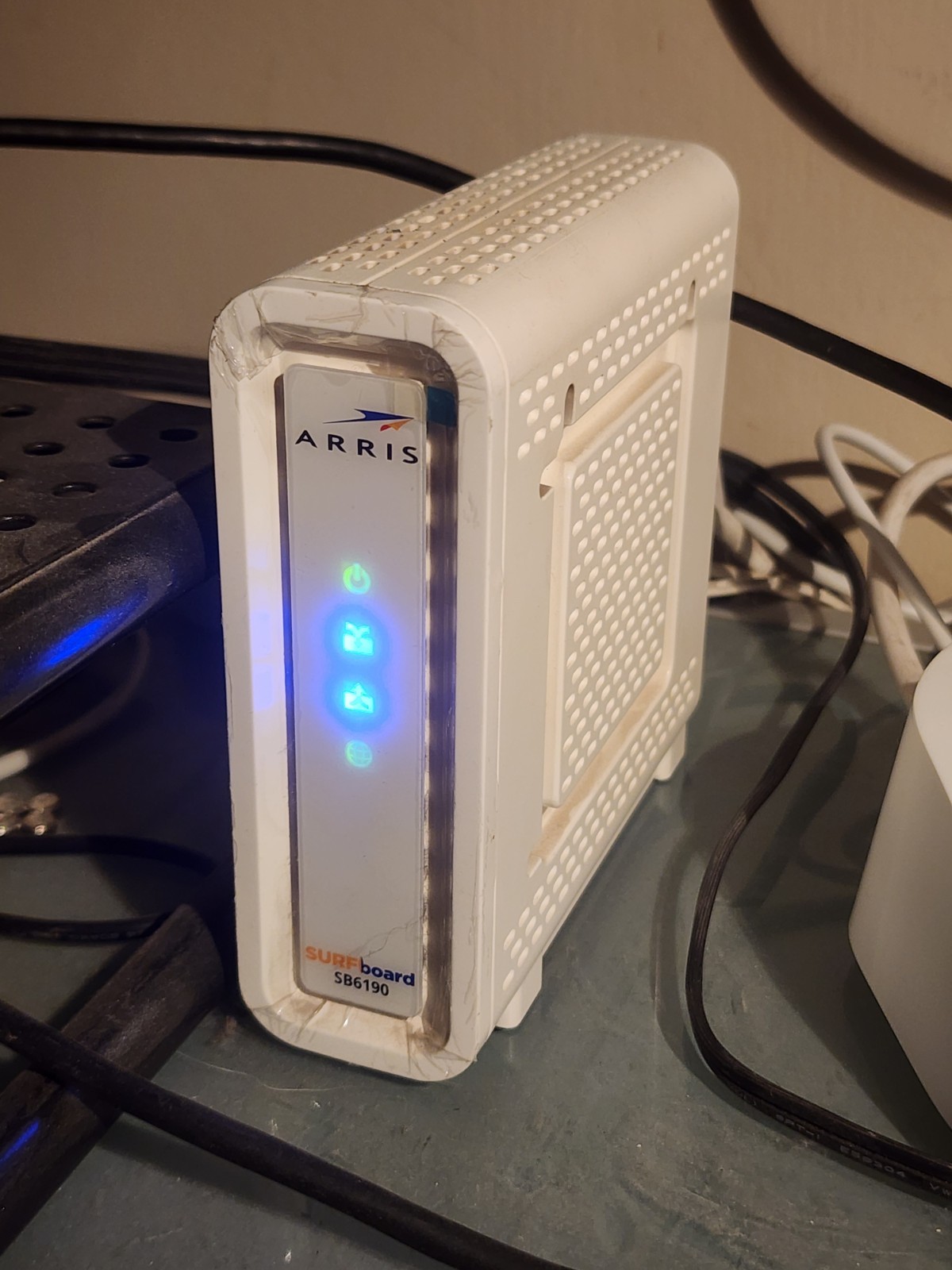 ARRIS Surfboard SB6190-RB DOCSIS 3.0 Cable Modem, White (Renewed)