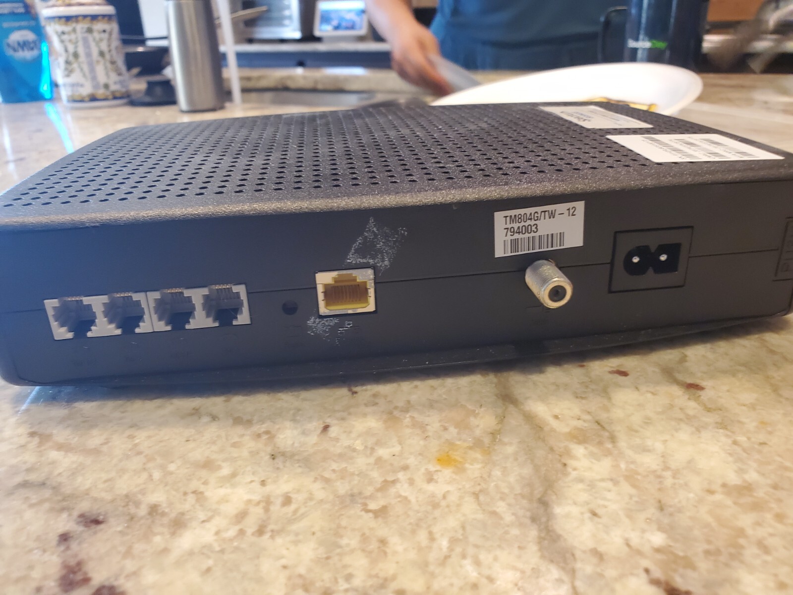 ARRIS Touchstone TM822G DOCSIS 3.0 8×4 Telephony Modem – Black