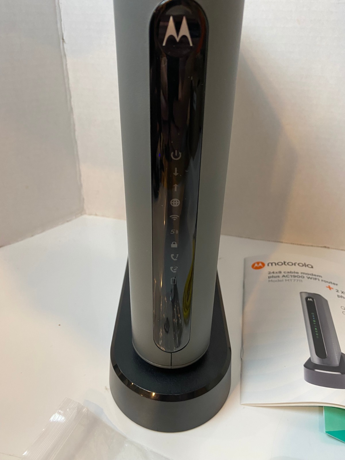 Motorola MT7711 24X8 Cable Modem and AC1900 Dual Band Wi-Fi Gigabit Router 2…