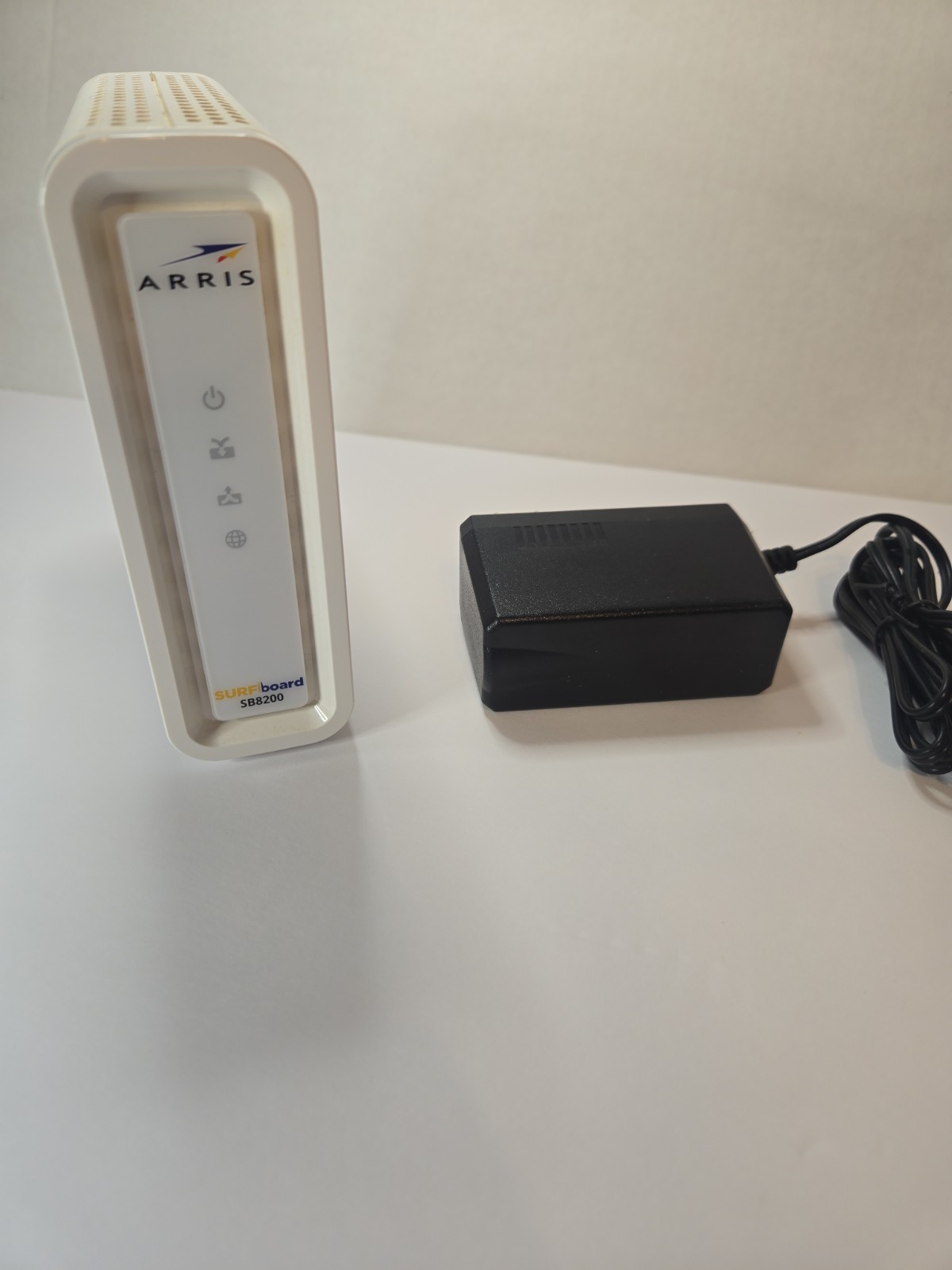 ARRIS SURFboard SB8200 DOCSIS 3.1 10 Gbps Cable Modem