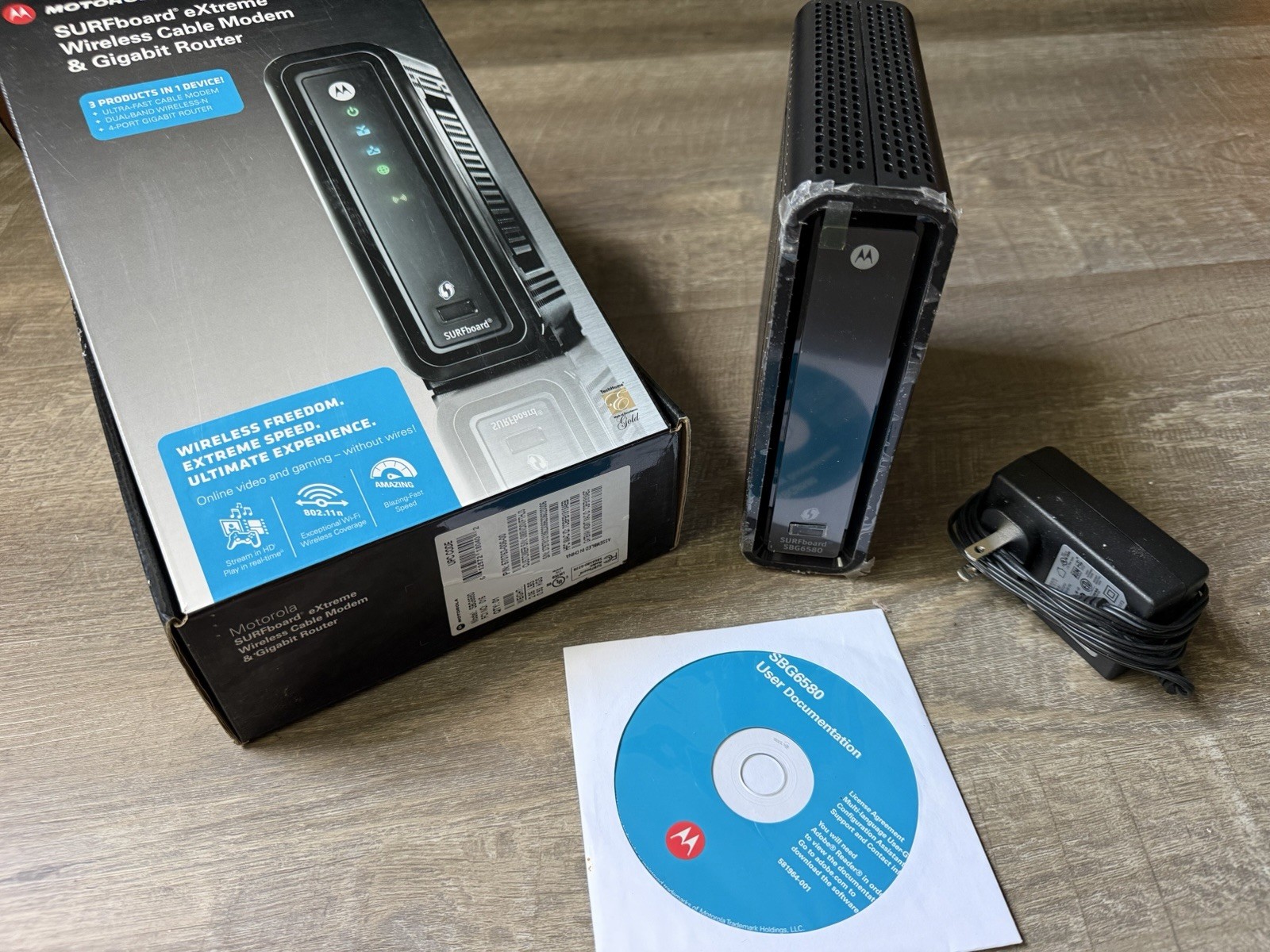 Motorola SURFboard eXtreme Wireless Modem & Gigabit Router (Model SBG6580) CIB