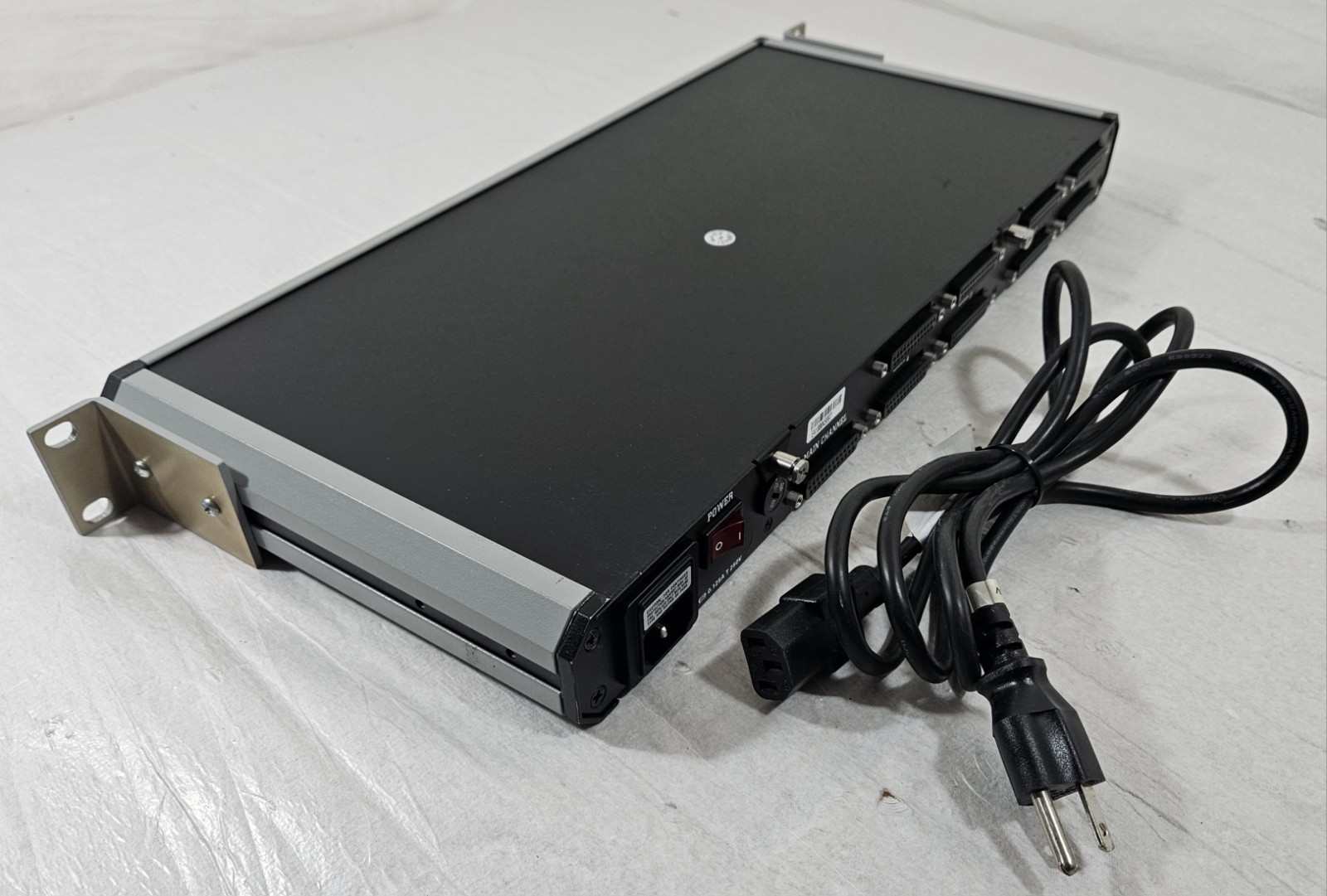 Black Box PSD-8 TL305A Programmable Sharing Device 8-Port – Rack mount.
