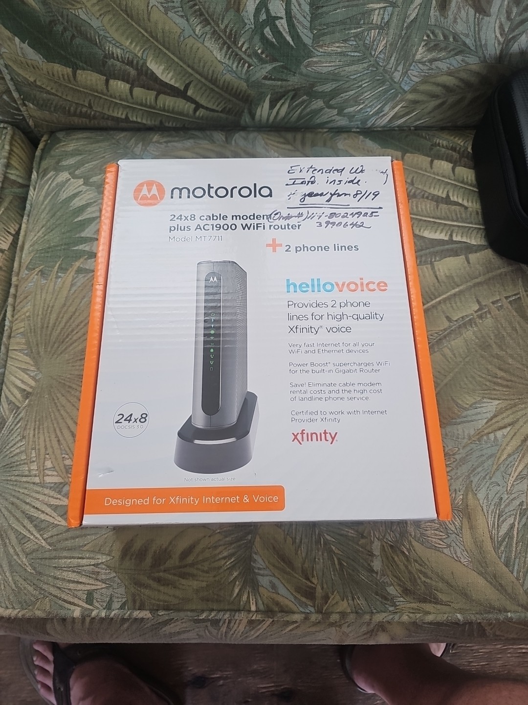 Motorola MT7711 24X8 Cable Modem and AC1900 Dual Band Wi-Fi Gigabit Router (12)