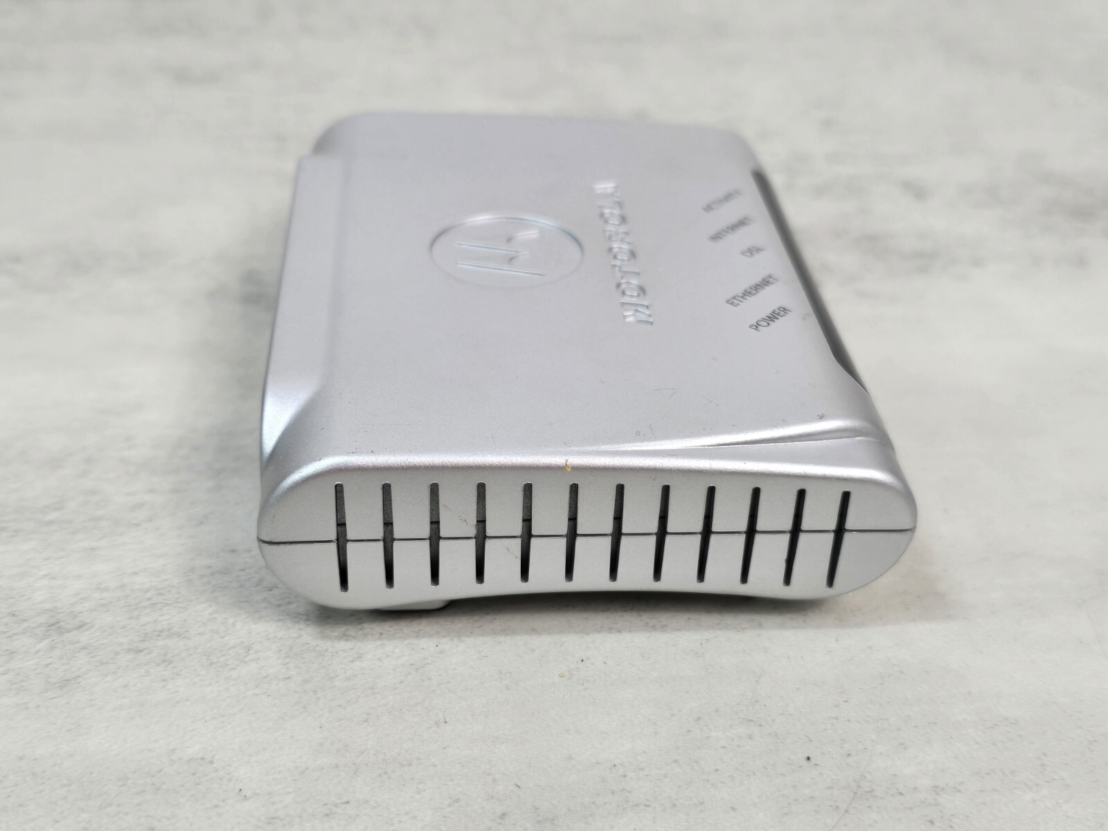 Motorola Modem 12VDC E141744 Router NO Power Cord Silver Internet UNTESTED