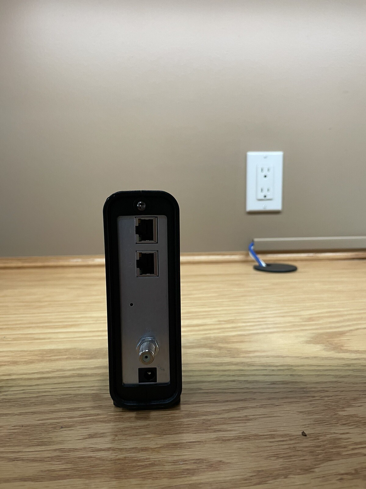 ARRIS Touchstone CM8200A DOCSIS 3.1 Ultra Fast Cable Modem – Black