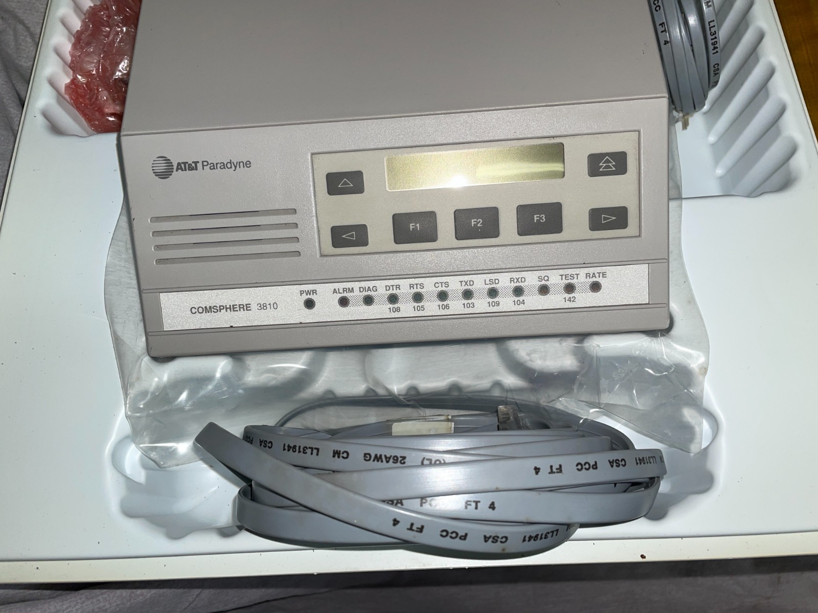 AT&T PARADYNE COMSHERE MODEM 3810