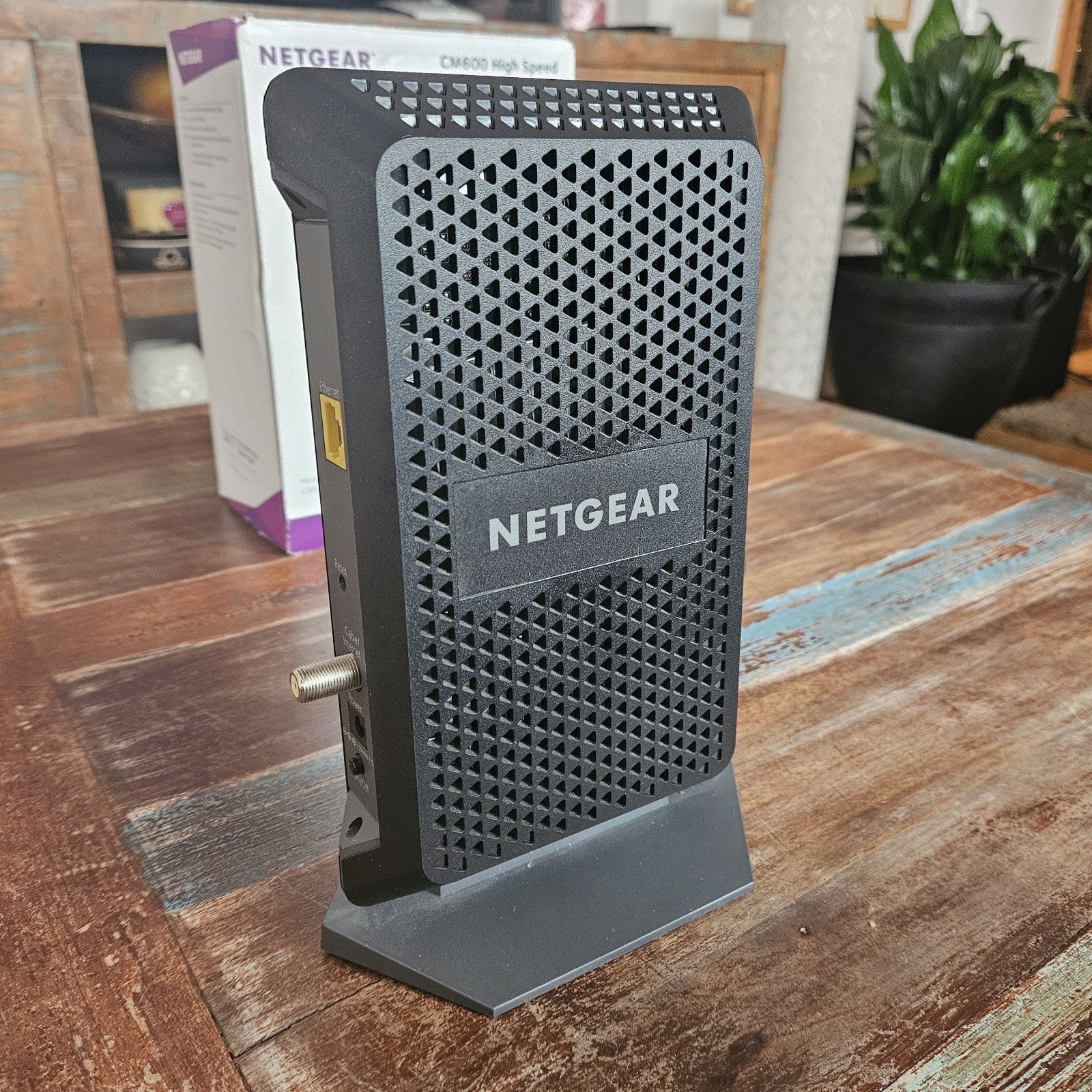 NETGEAR High Speed Cable Modem CM600 Compatible Xfinity Spectrum Cox TV Internet