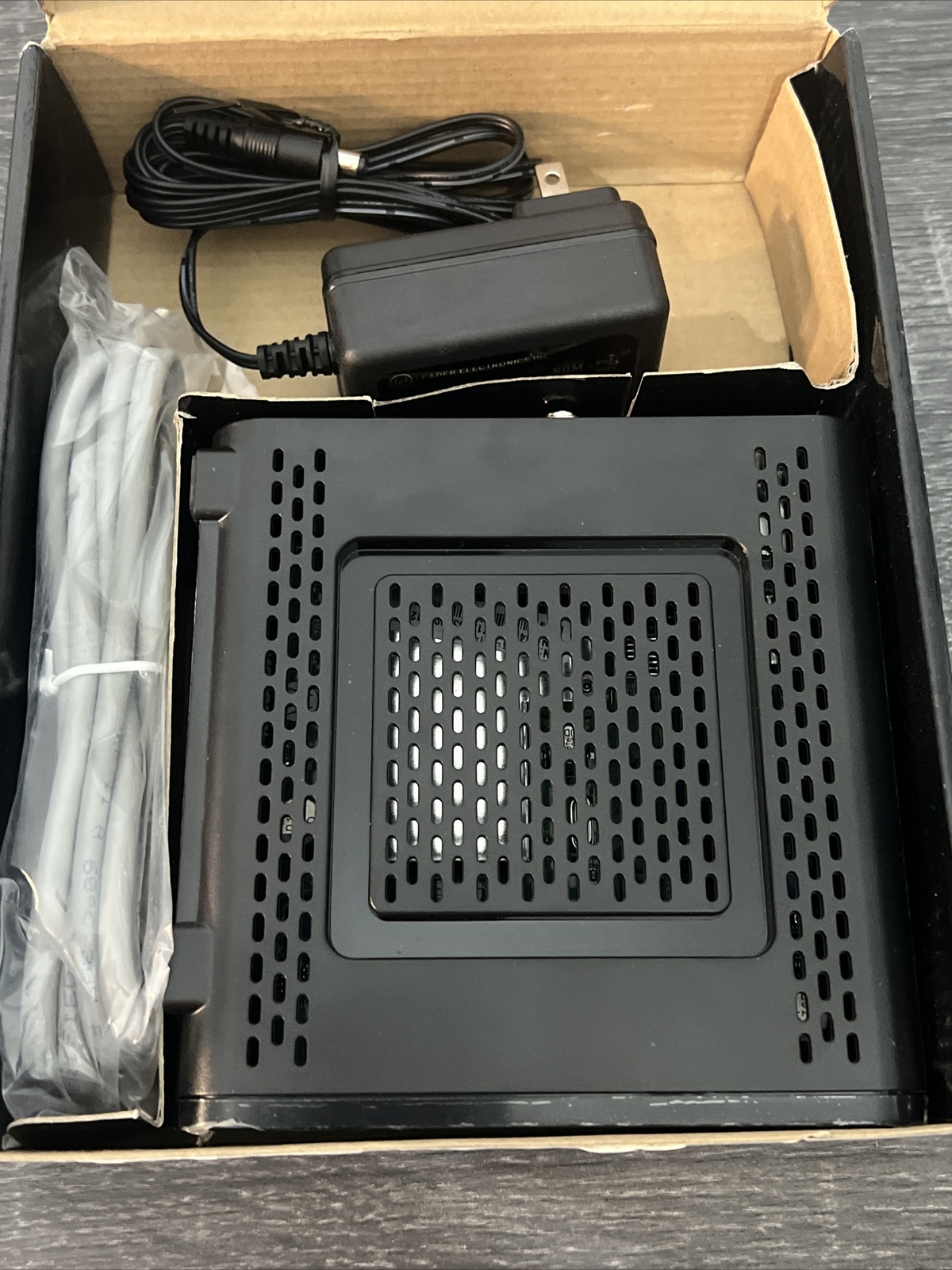 Motorola Arris Surfboard Extreme Modem, DOCSIS 3.0, 200 Series, Model SB6121