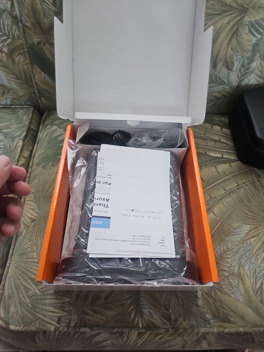 Motorola MT7711 24X8 Cable Modem and AC1900 Dual Band Wi-Fi Gigabit Router (12)
