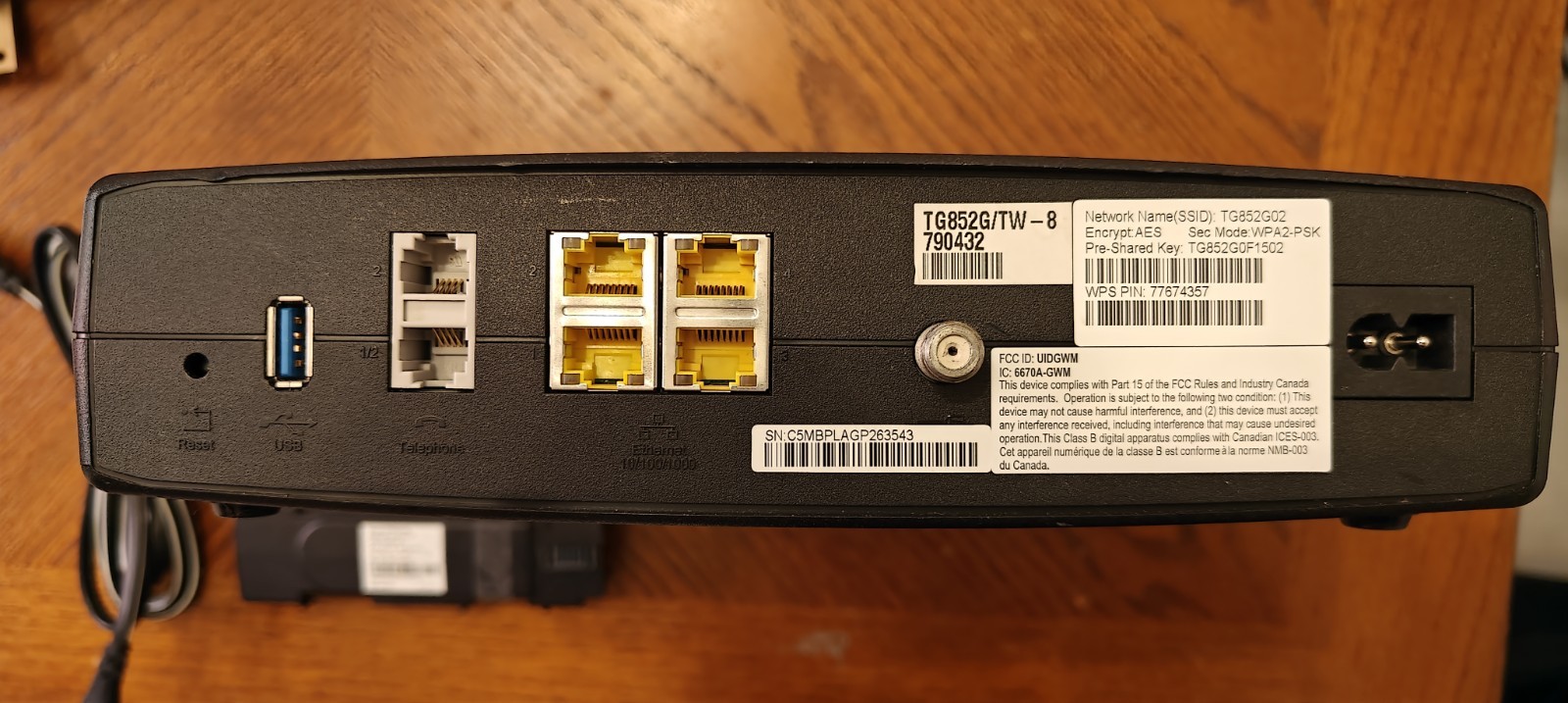 USED Arris TG862G Wireless DOCSIS 3.0 Cable Gateway Router Modem WITH battery