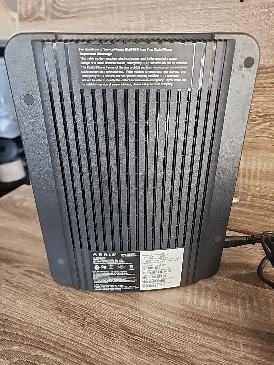 Arris TG1672G Touchstone Telephony Gateway WIFI (2.5GHz – 5.0GHz) 4 Port Modem