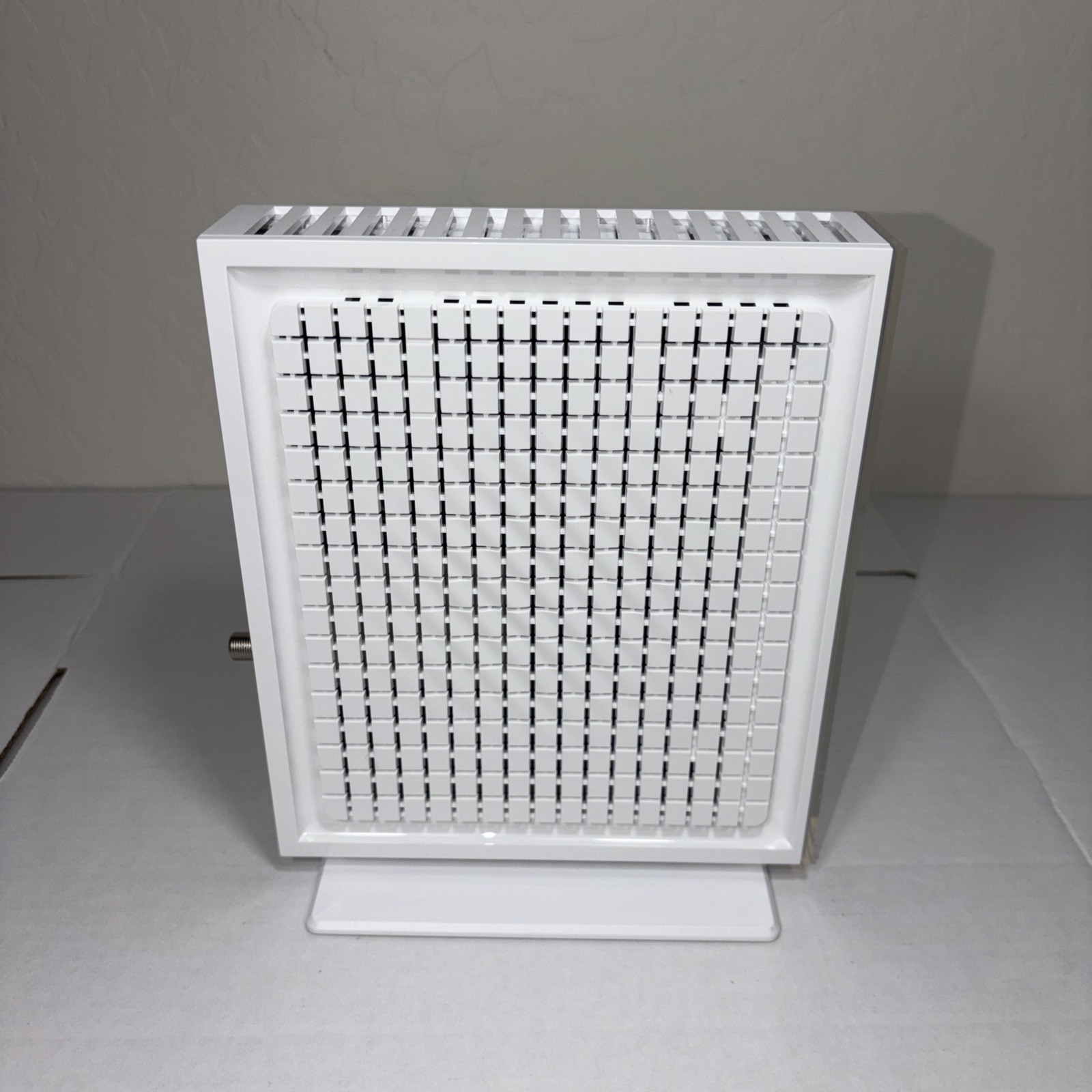Hitron CODA56 DOCSIS 3.1 Cable Modem 2.5Gbps White – Open Box