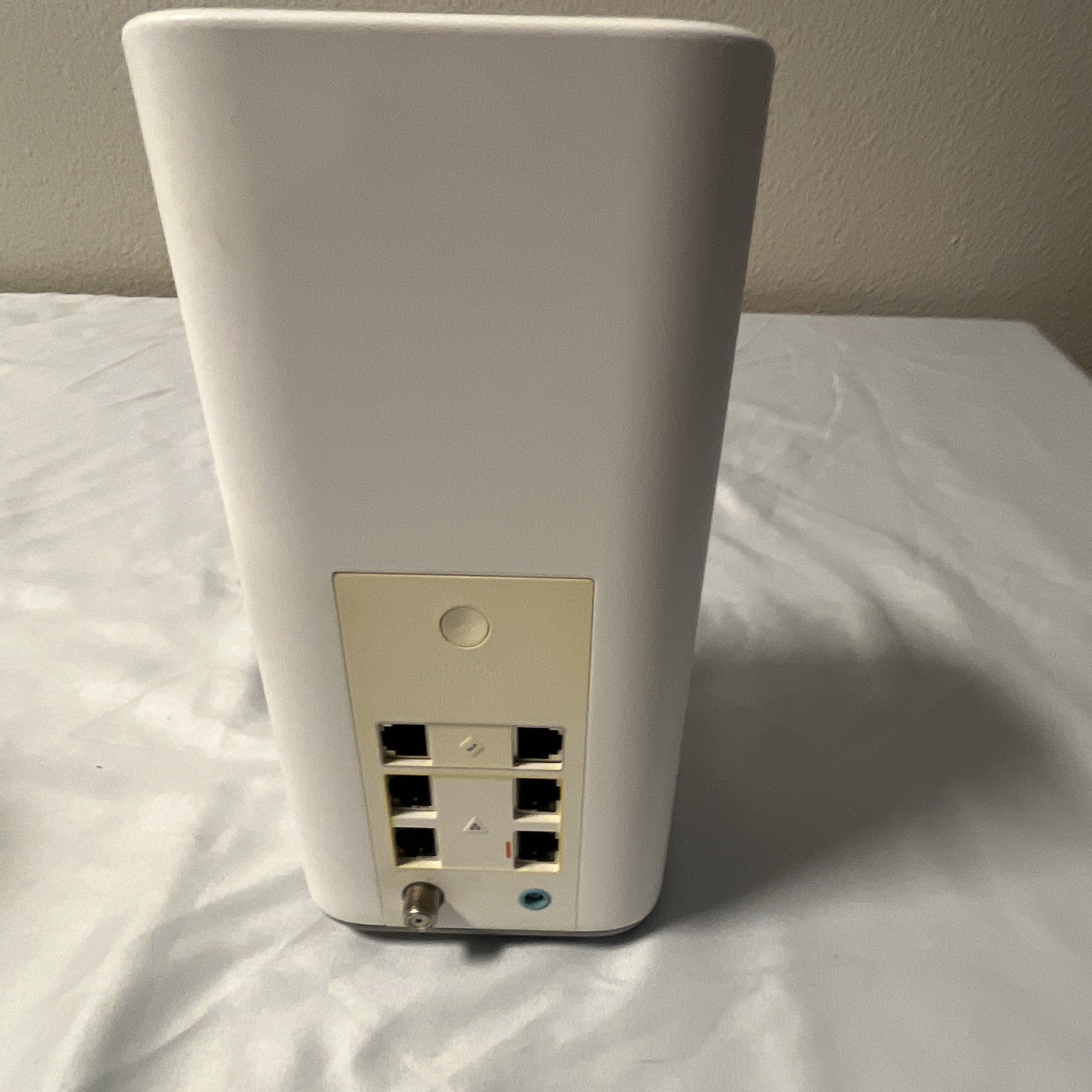 XFINITY Storm-Ready WiFi DOCSIS 3.1 Cable Modem/Router 2.5Gbps Battery