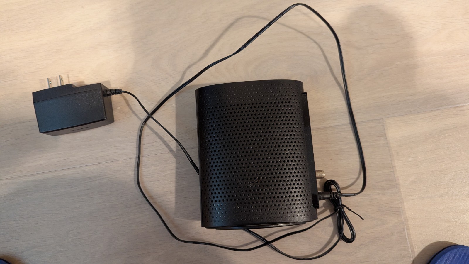 TP-LINK TC-7620 680Mbps Cable Modem with added router
