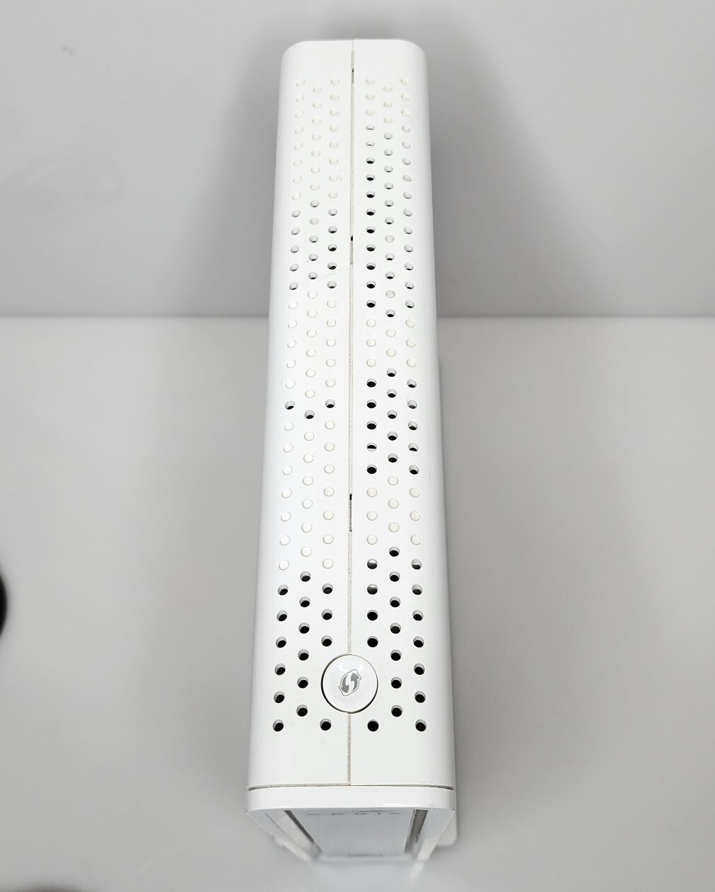 ARRIS SURFboard AC1900 Dual-Band Router with DOCSIS 3.0 Cable Modem – White