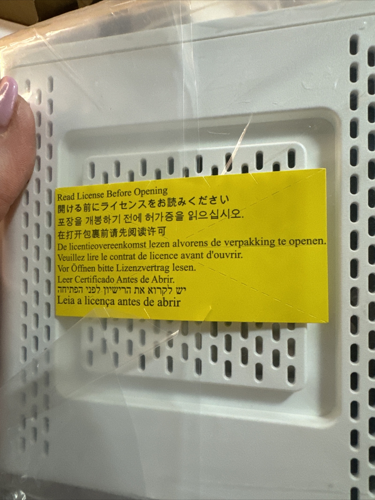 ARRIS SURFboard DOCSIS 3.0 Cable Modem – SB6190 32 Download & 8 Upload Channels