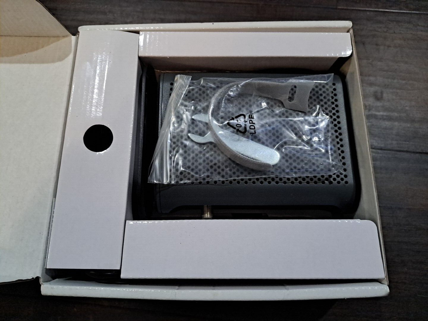 MOTOROLA 8×4 Cable Modem, Model MB7220, 343 Mbps DOCSIS 3.0