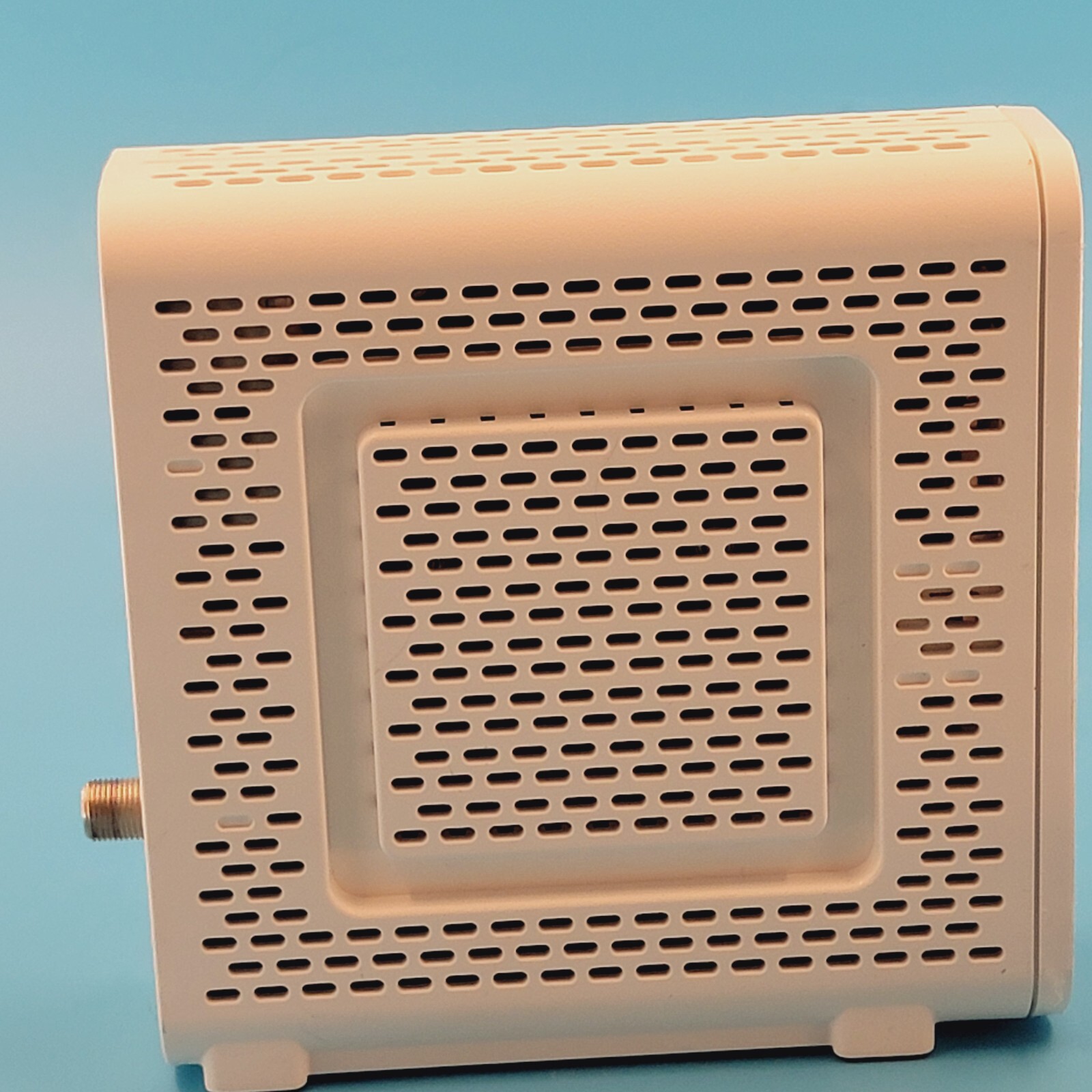 ARRIS SURFboard SB8200 High Speed Cable Modem DOCSIS 3.1 Gigabit